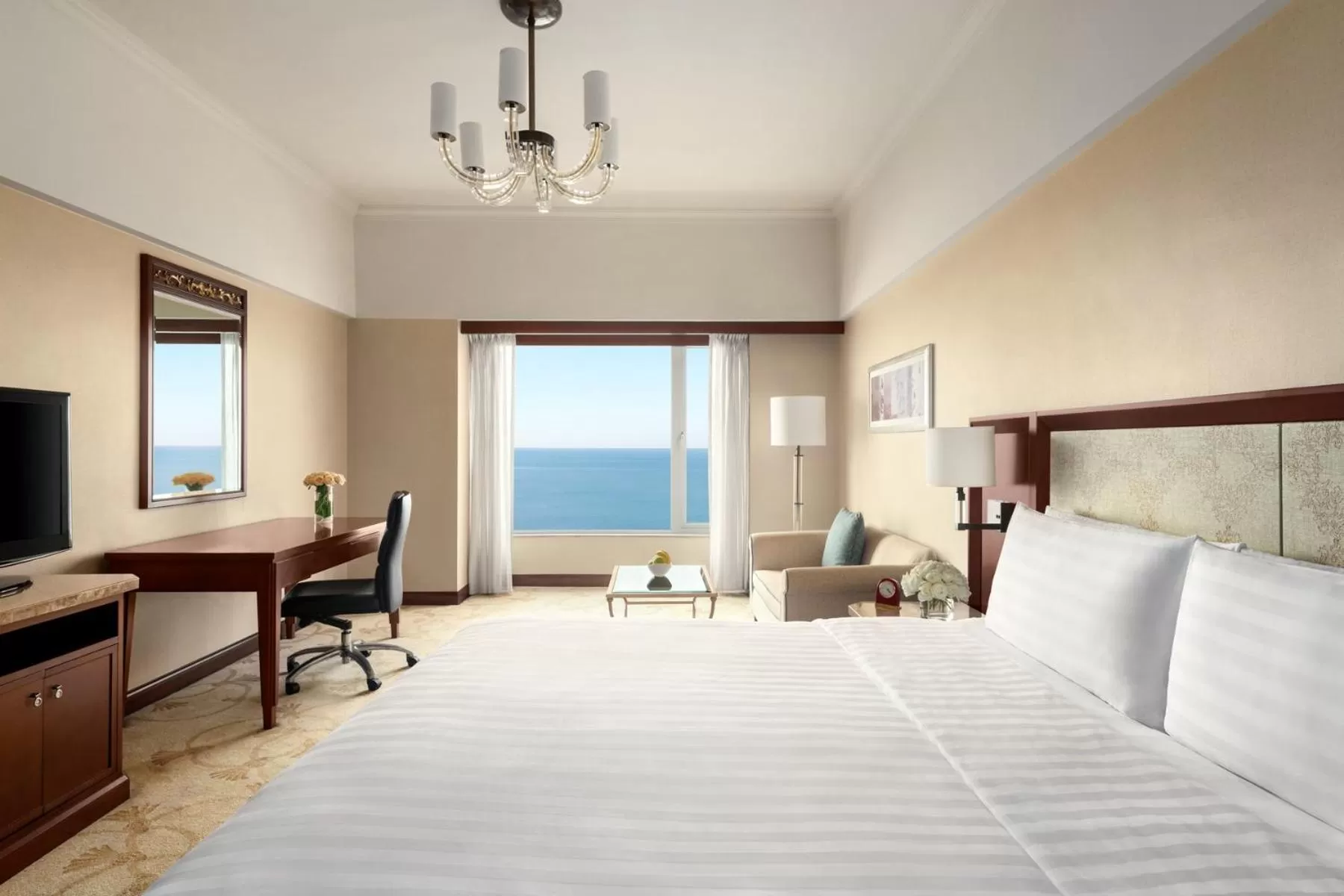 Deluxe Sea View Room in Shangri-La Beihai