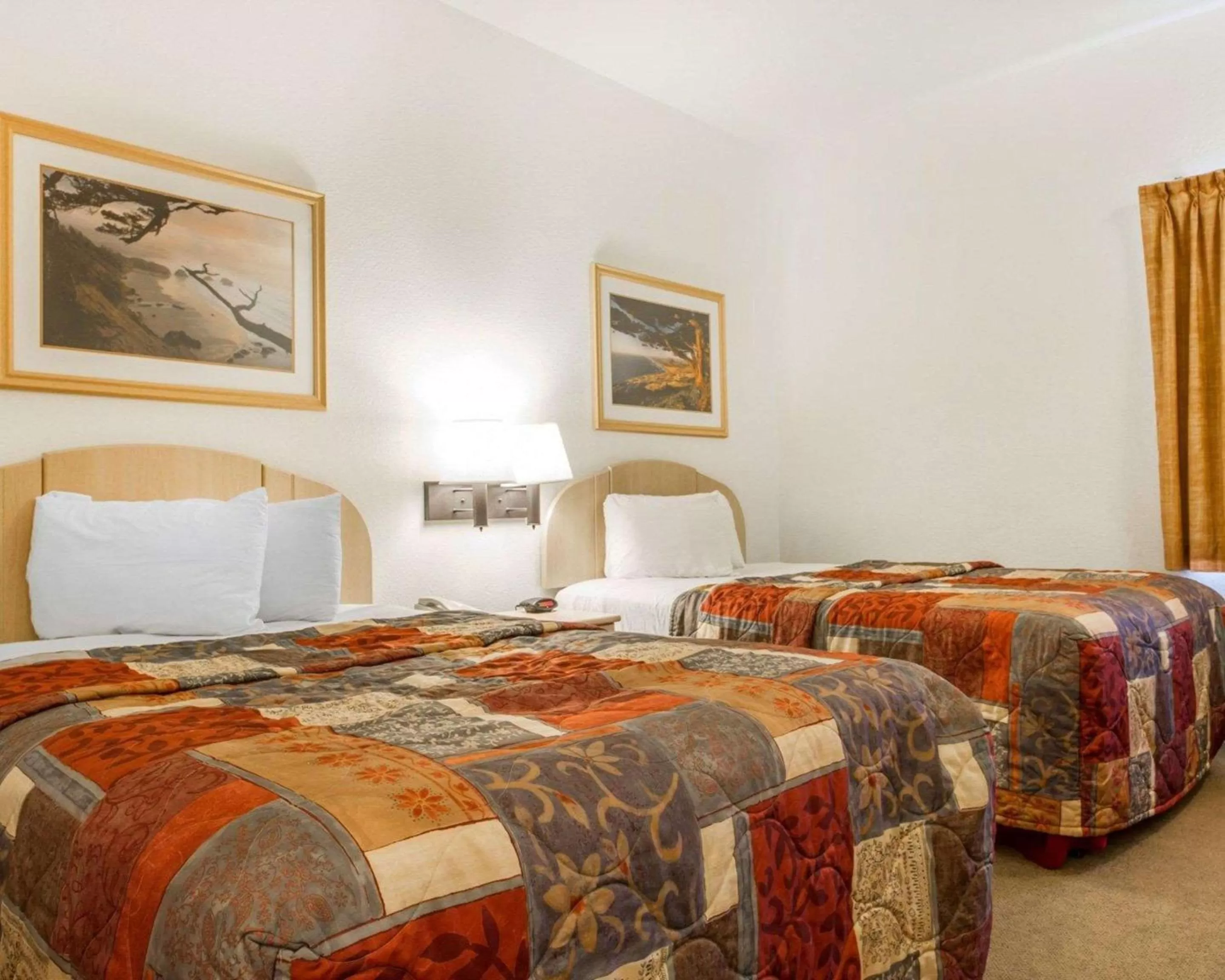 Double Room with Two Double Beds - Disability Access/Non-Smoking in Rodeway Inn