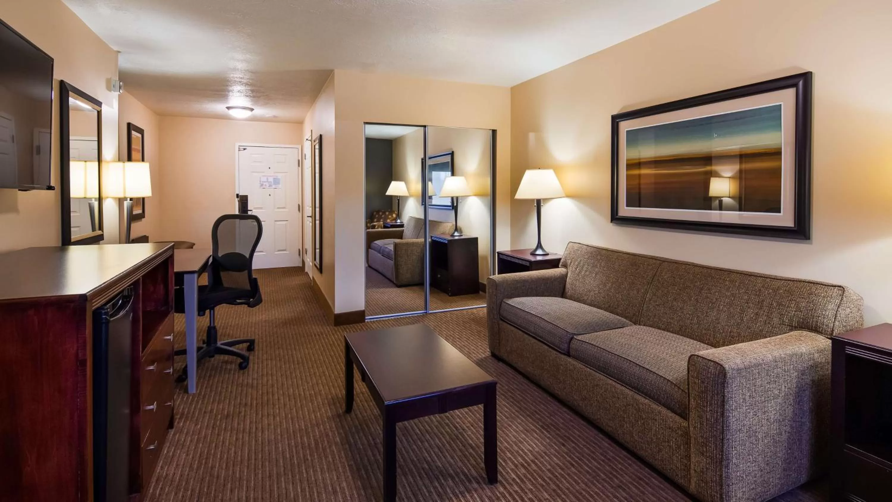 Superior Suite in Best Western PLUS Cotton Tree Inn