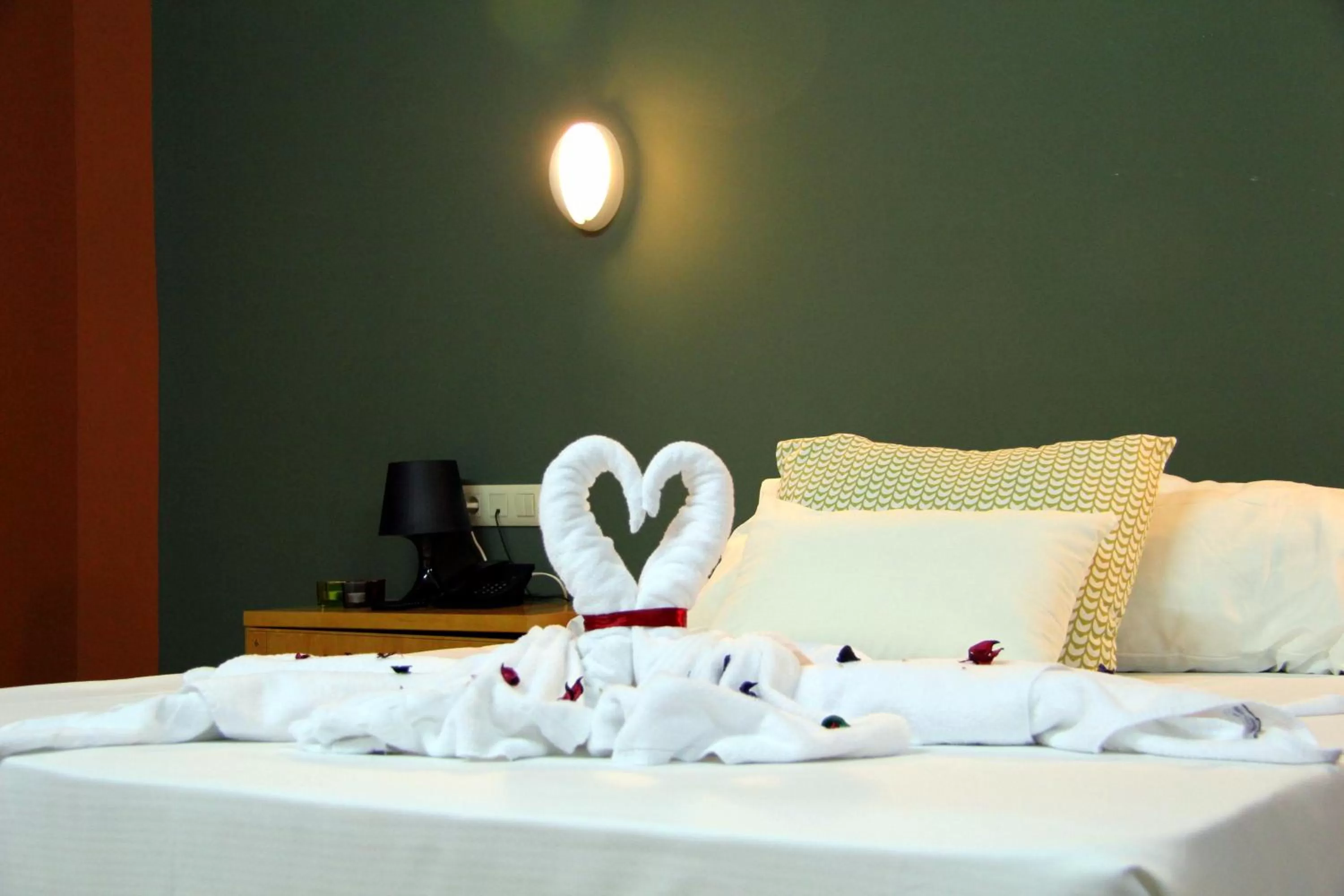 Family Room (2 Adults + 1 Child) in AHC Hoteles