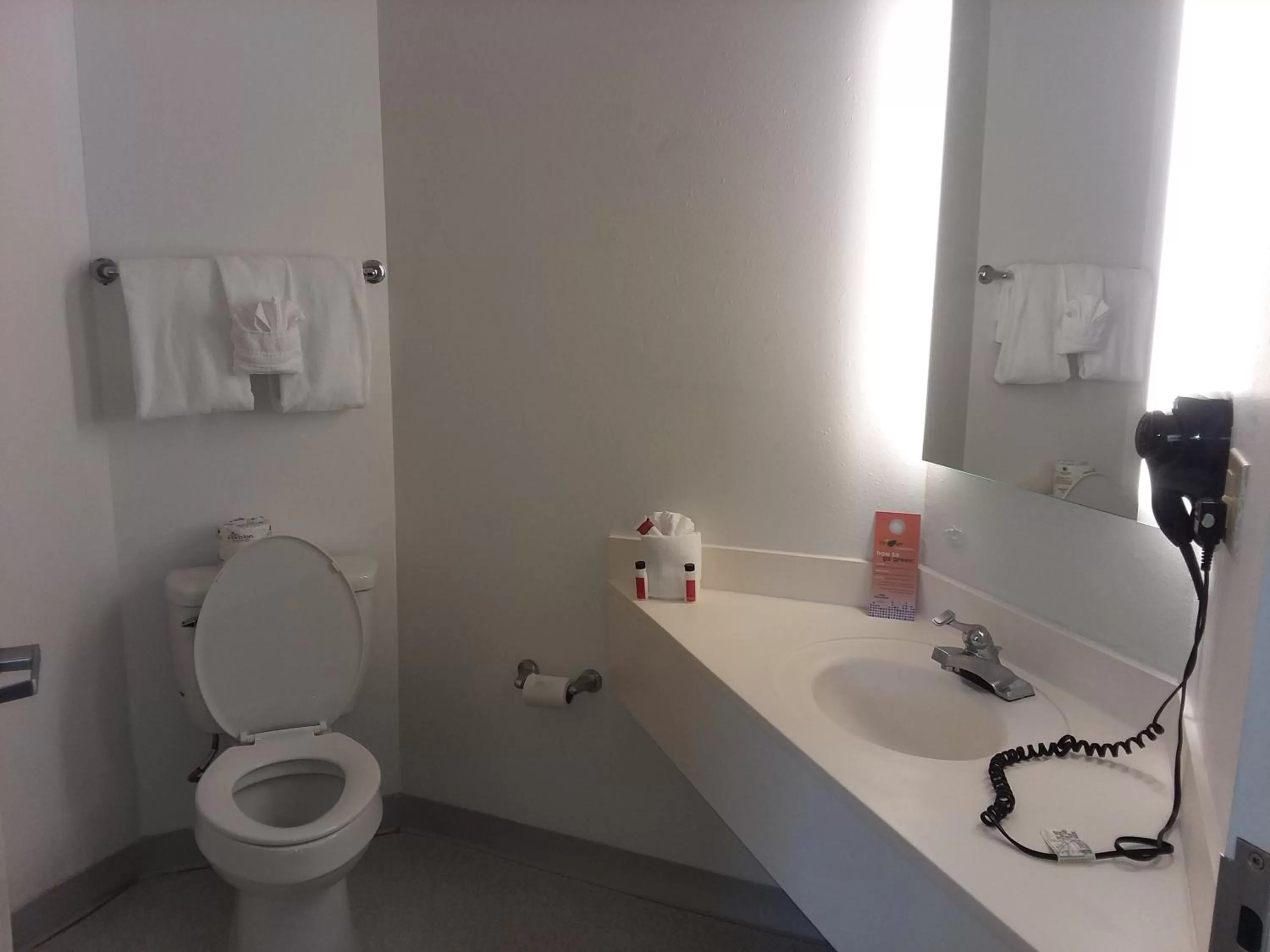 Standard Queen Room - Non-Smoking in Howard Johnson by Wyndham Tifton GA I-75