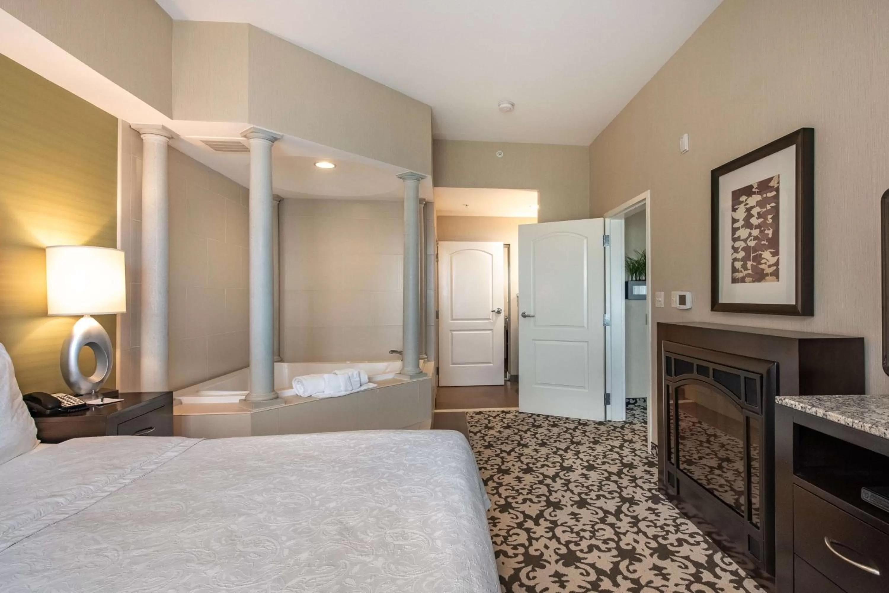 Two-Bedroom Suite with Hot Tub  in Homewood Suites by Hilton Oxnard/Camarillo