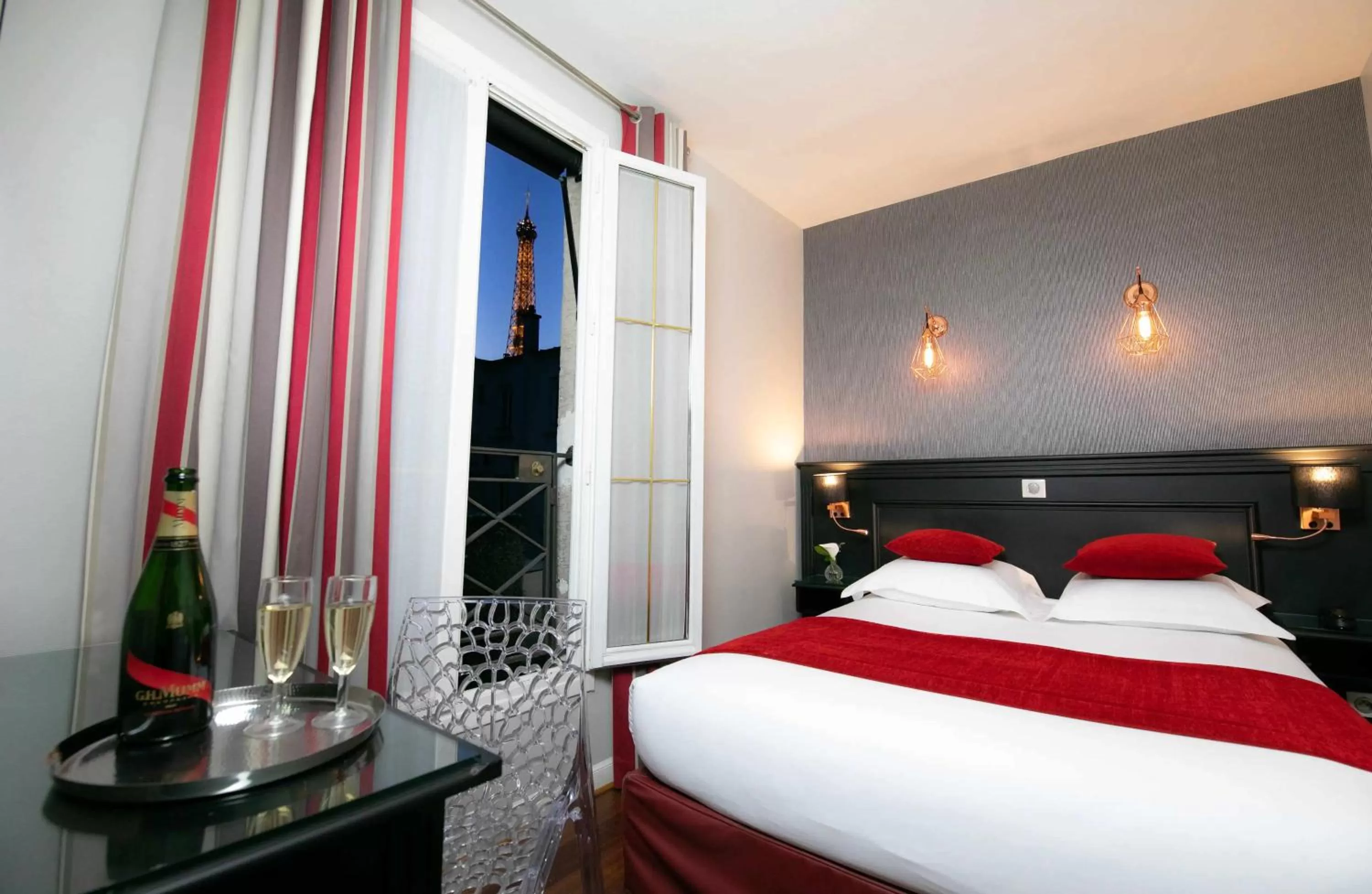 Double Room with Eiffel Tower View in Hôtel Eiffel Rive Gauche