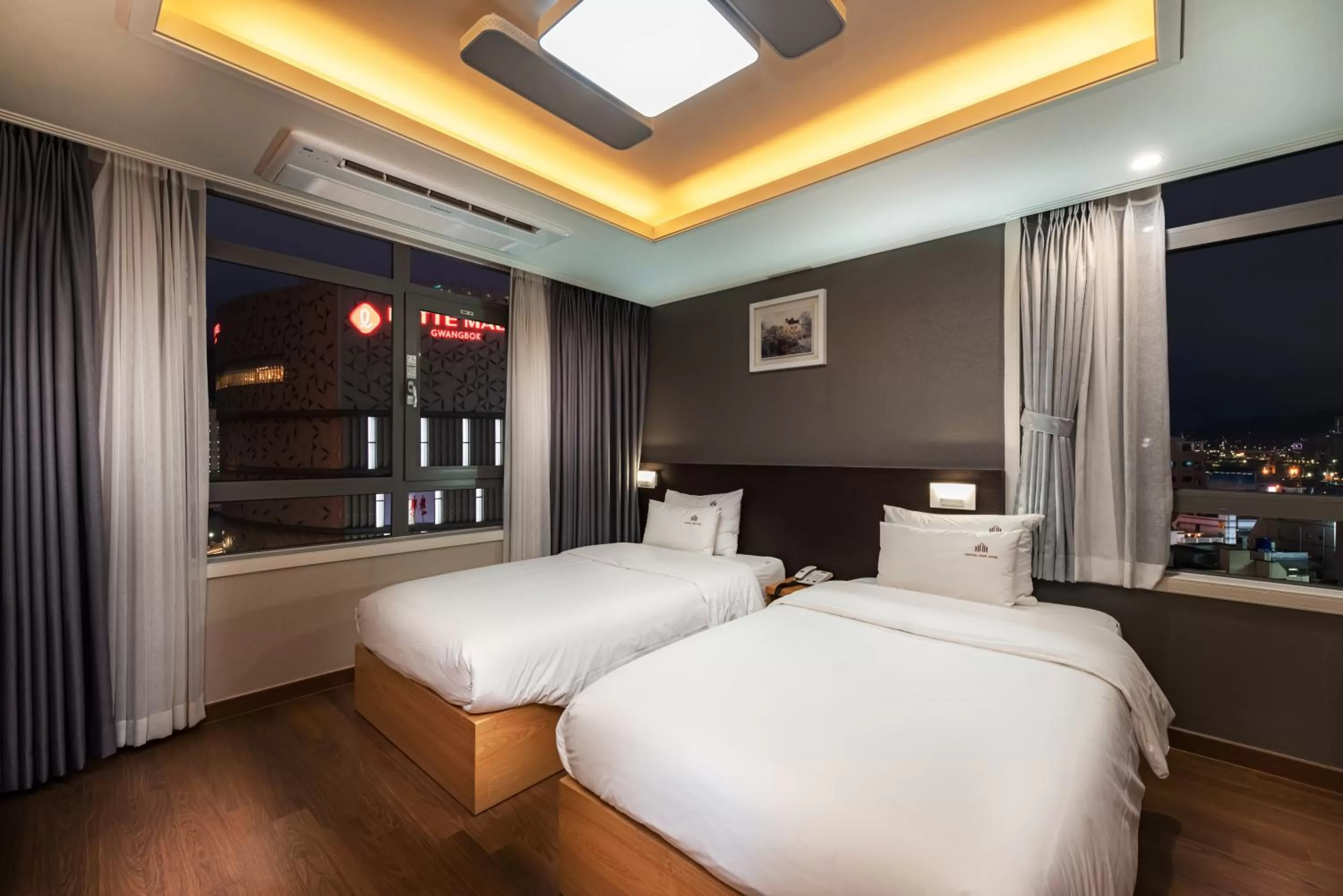 Standard Twin Room in Central Park Hotel Busan