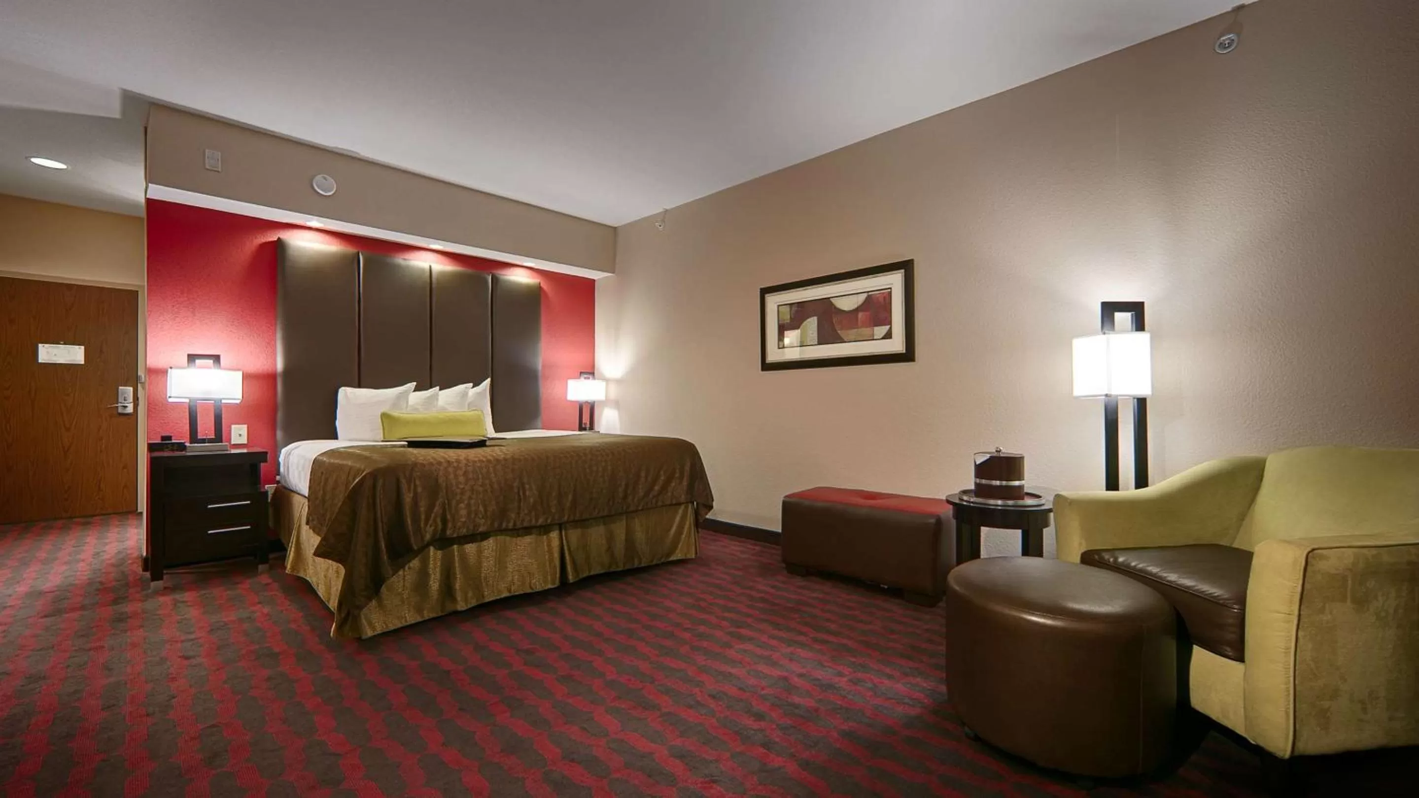 King Room with Roll-In Shower - Mobility Access/Communication Assistance in Best Western Plus Cushing Inn & Suites