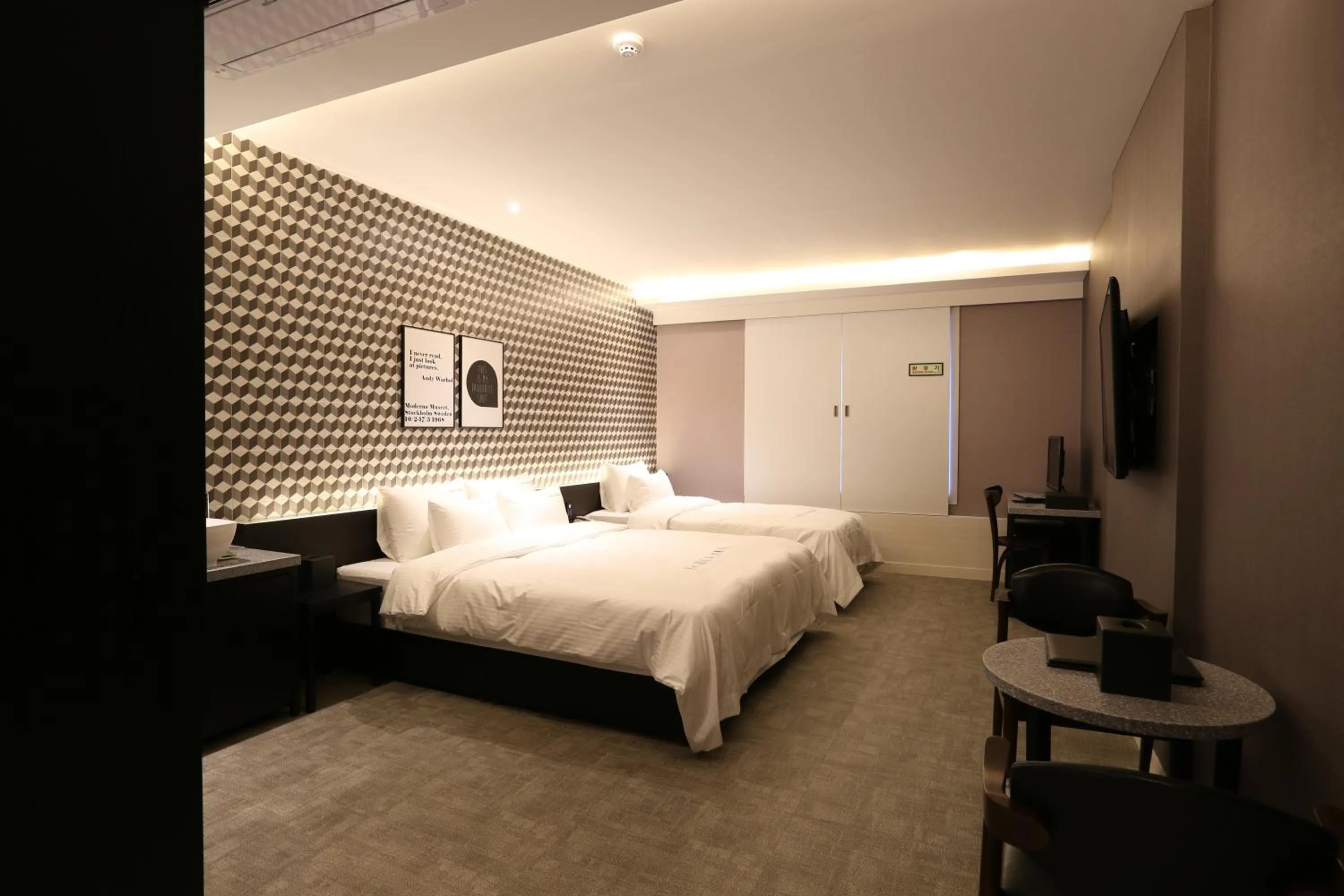 Deluxe Triple Room with Sea View in Le Idea Hotel Busan Station