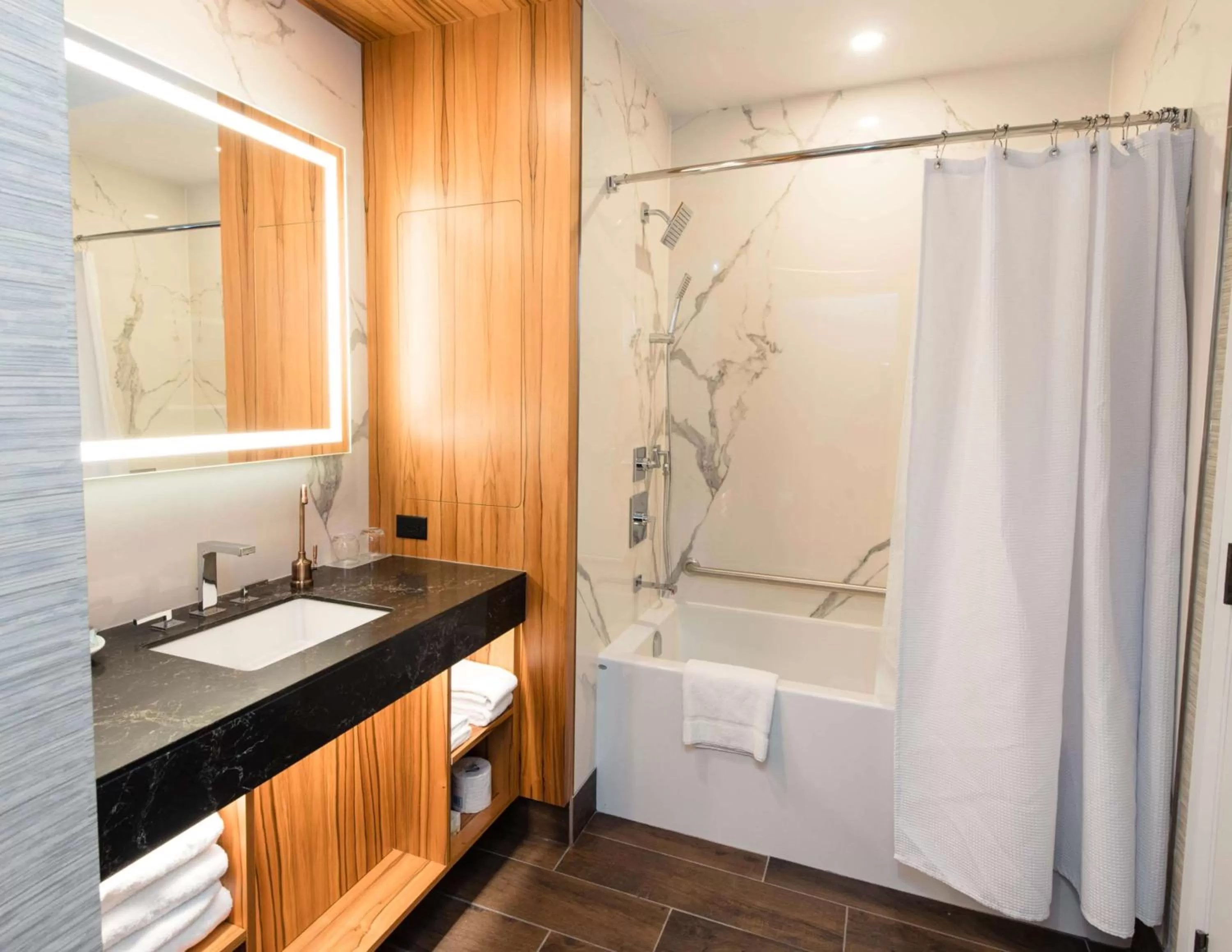 Queen Room with Two Queen Beds in Hyatt Regency Calgary