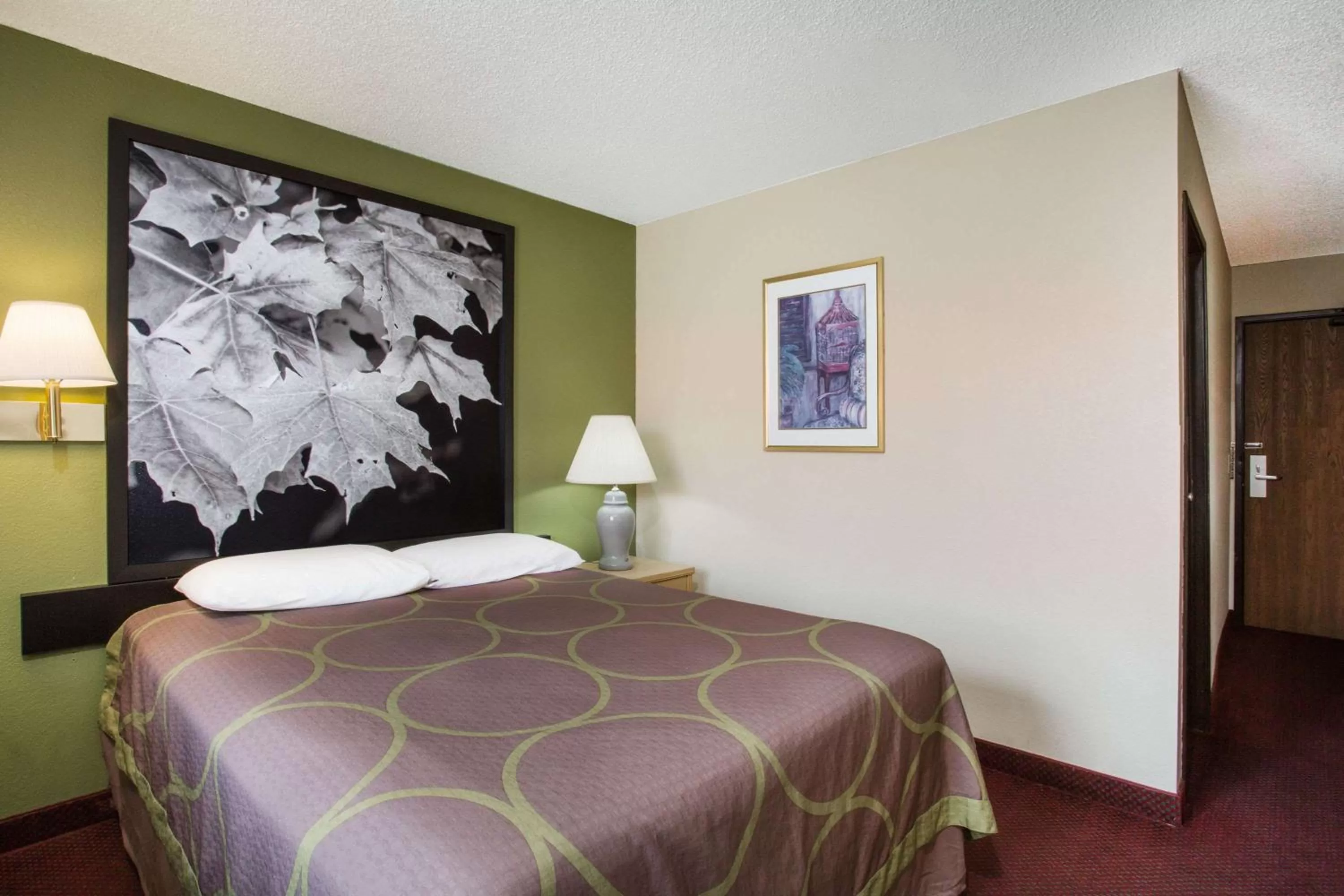 King Room -Smoking in Super 8 by Wyndham Salem VA