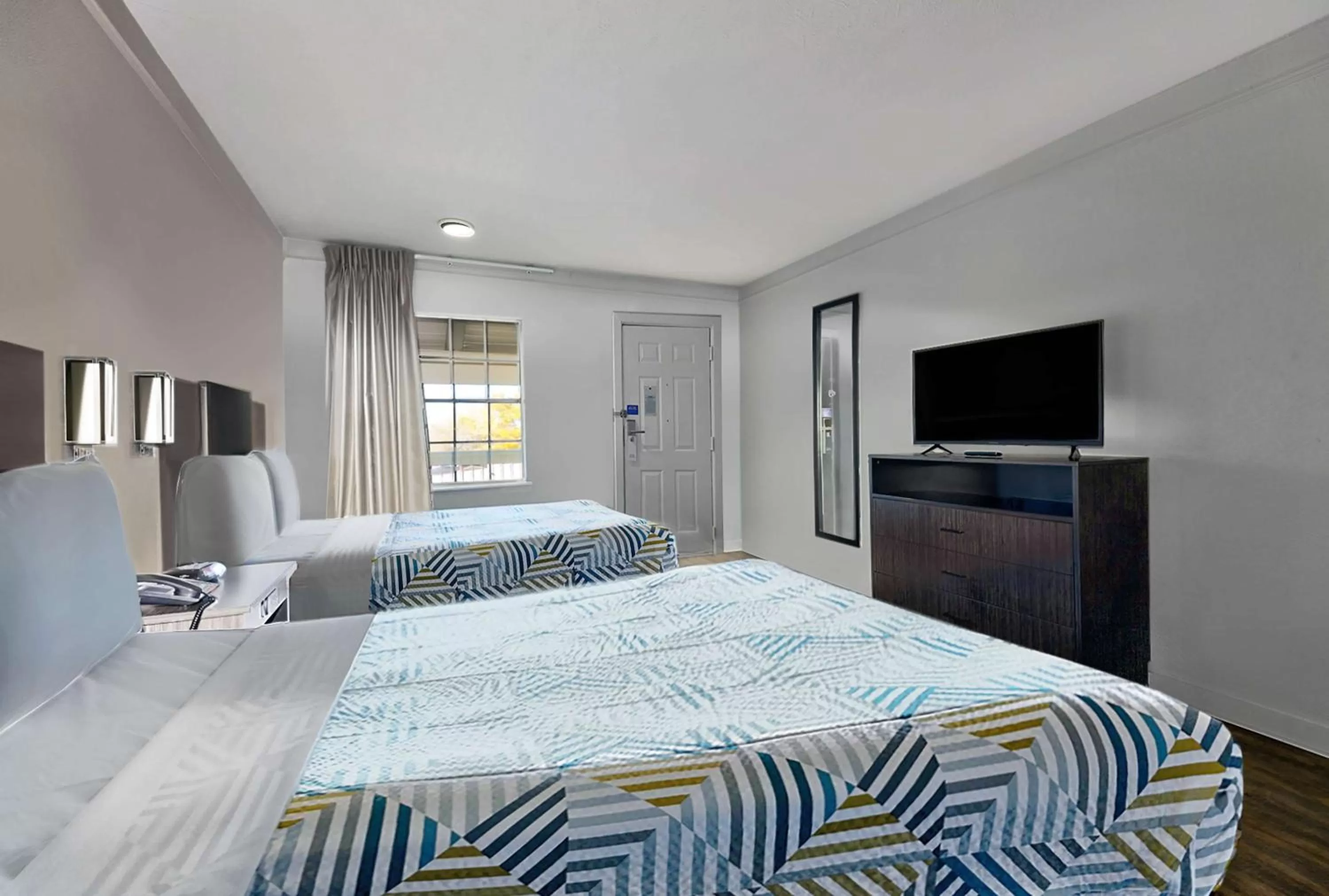 Quadruple Room - single occupancy - Smoking in Studio 6-Denton, TX - UNT