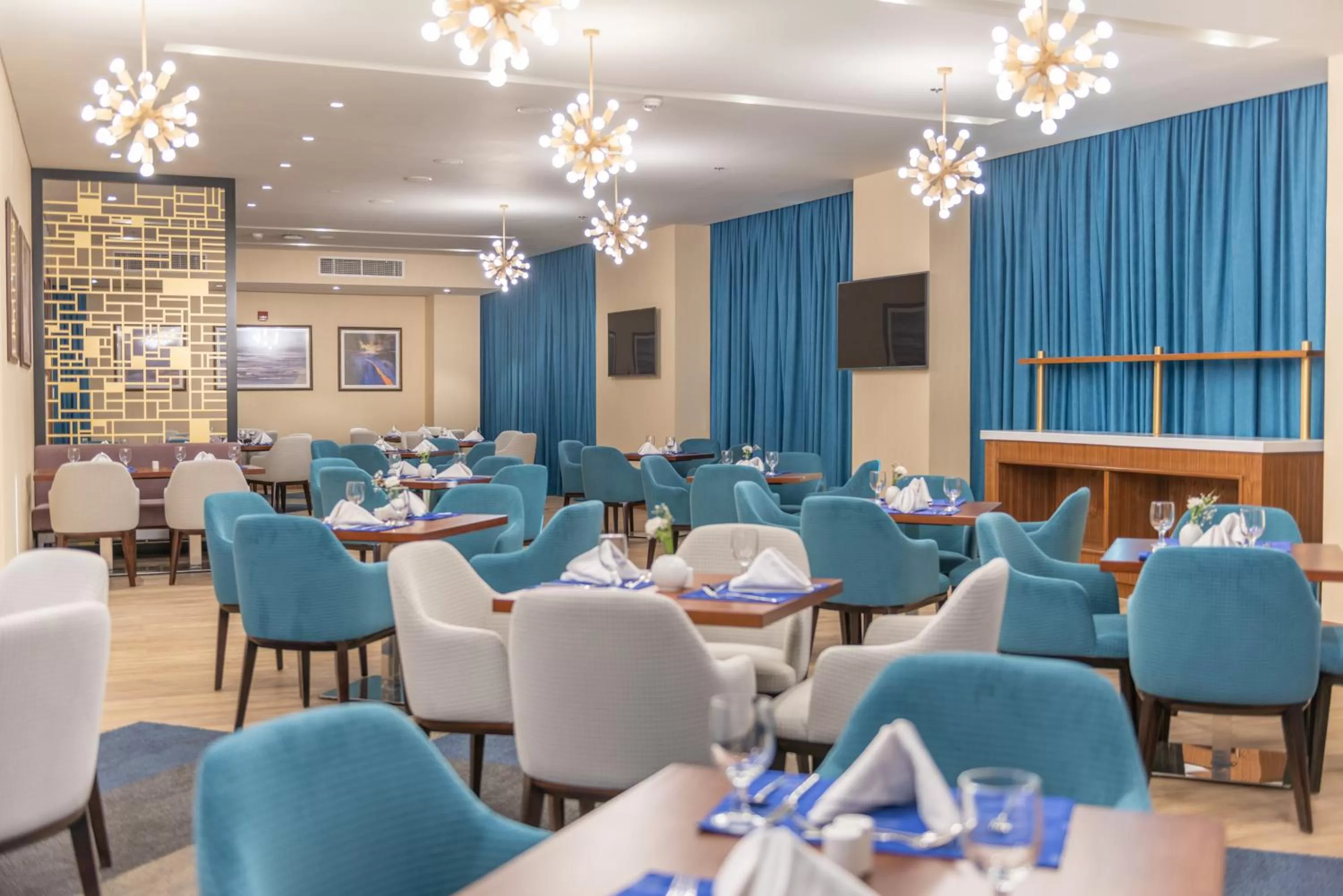 Restaurant/places to eat in Century Hotel Doha