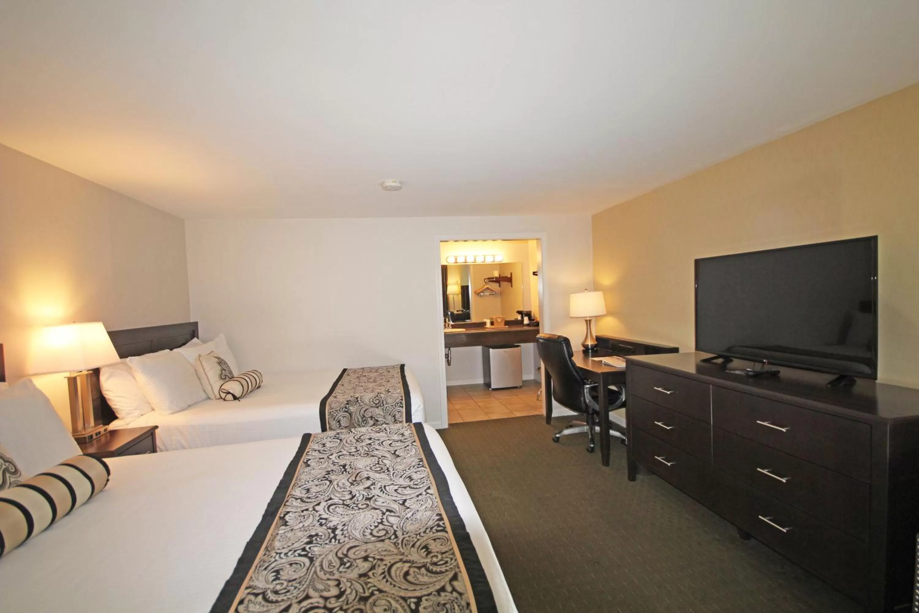 Double Queen Room in Park View Inn