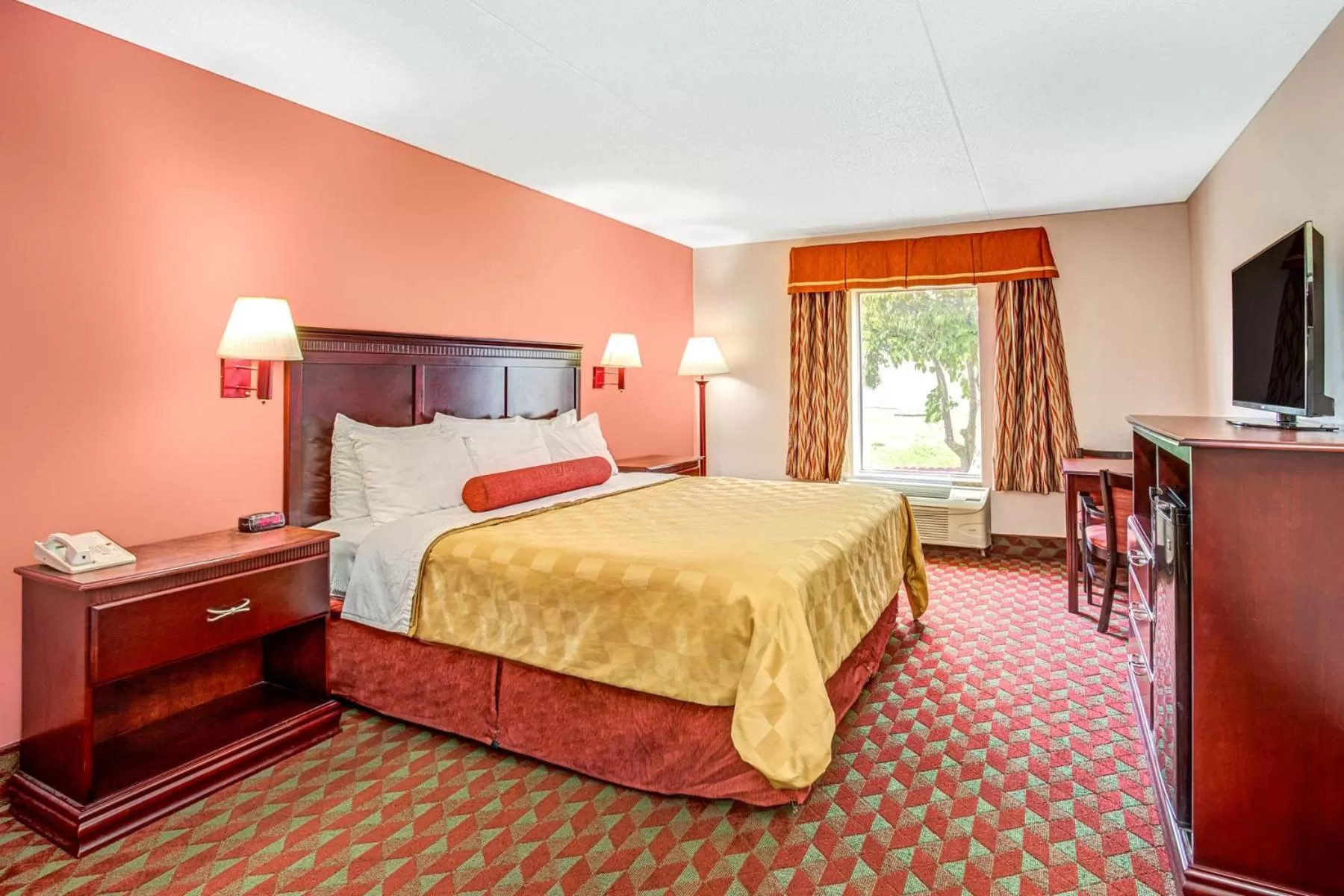 Deluxe King Room - Non-Smoking in Ramada by Wyndham Murfreesboro