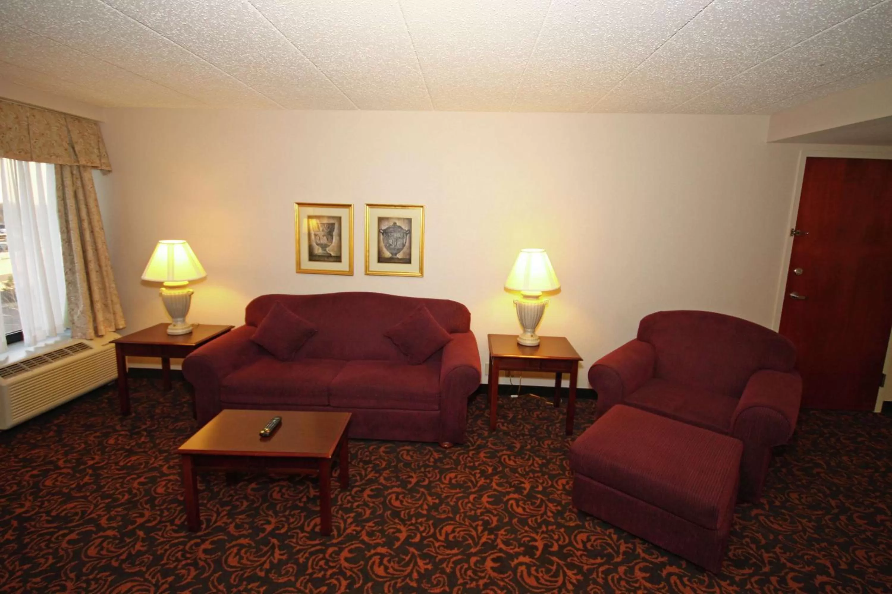 King Suite - Non-Smoking in Hampton Inn Woodbridge