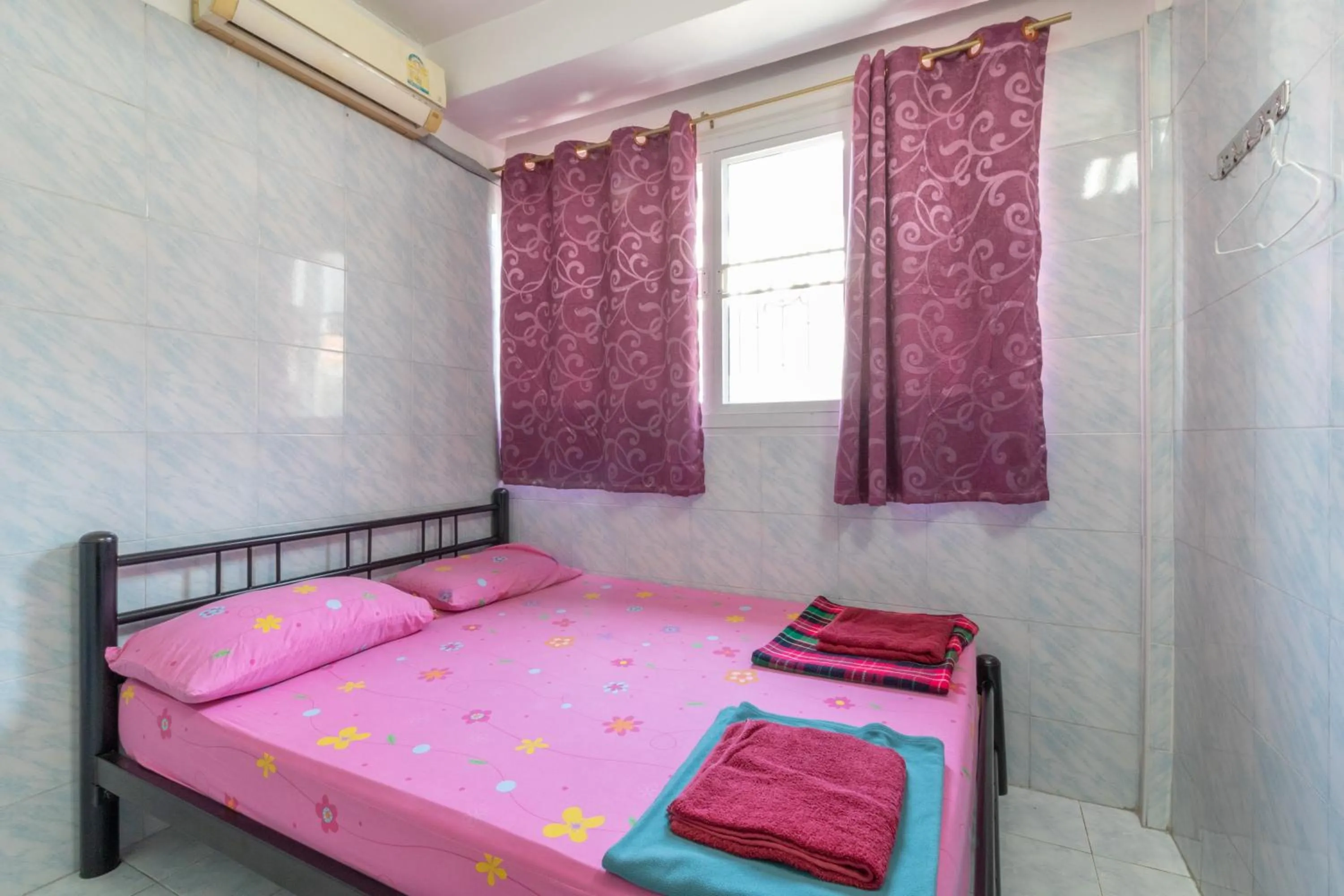 Double Room with Shared Bathroom in New Central Guesthouse