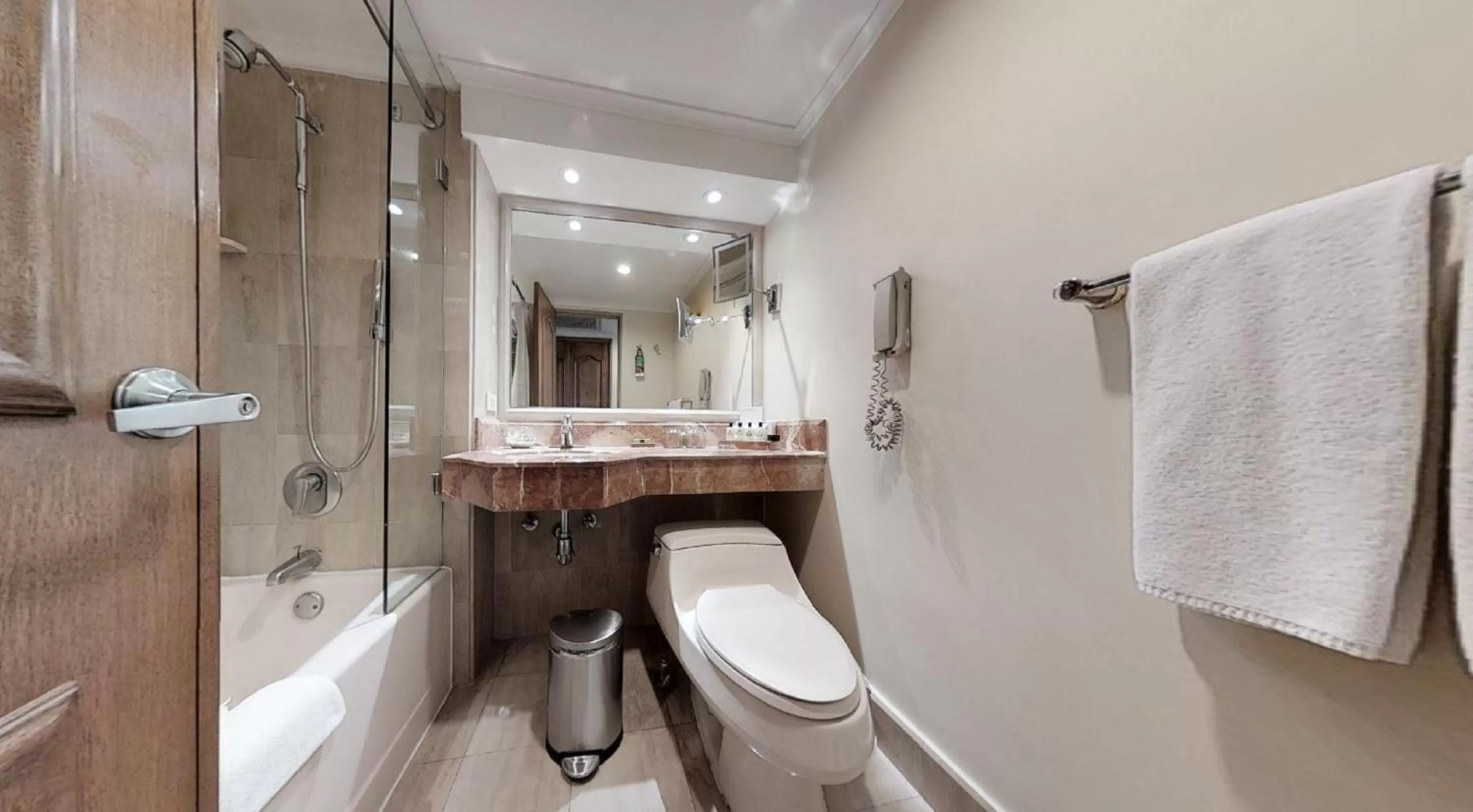 Classic Queen Room in Hotel Intercontinental Cali by IHG