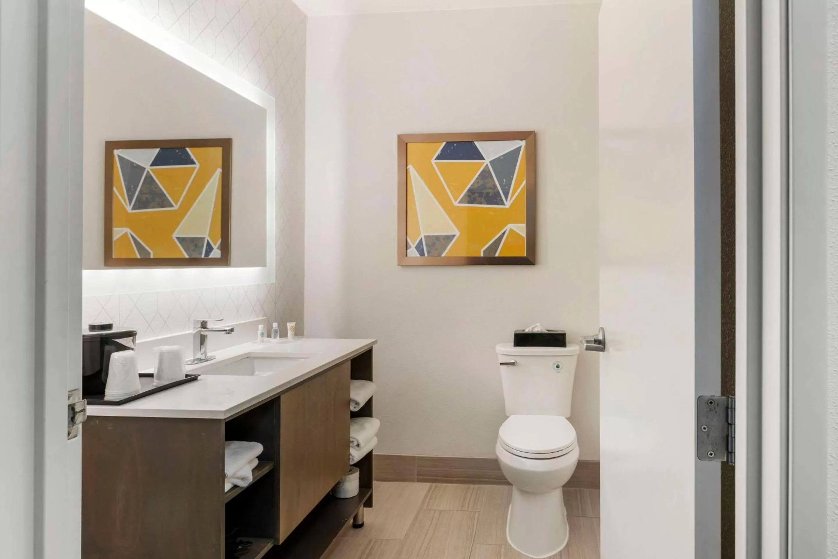 King Room - Non-Smoking in Comfort Suites