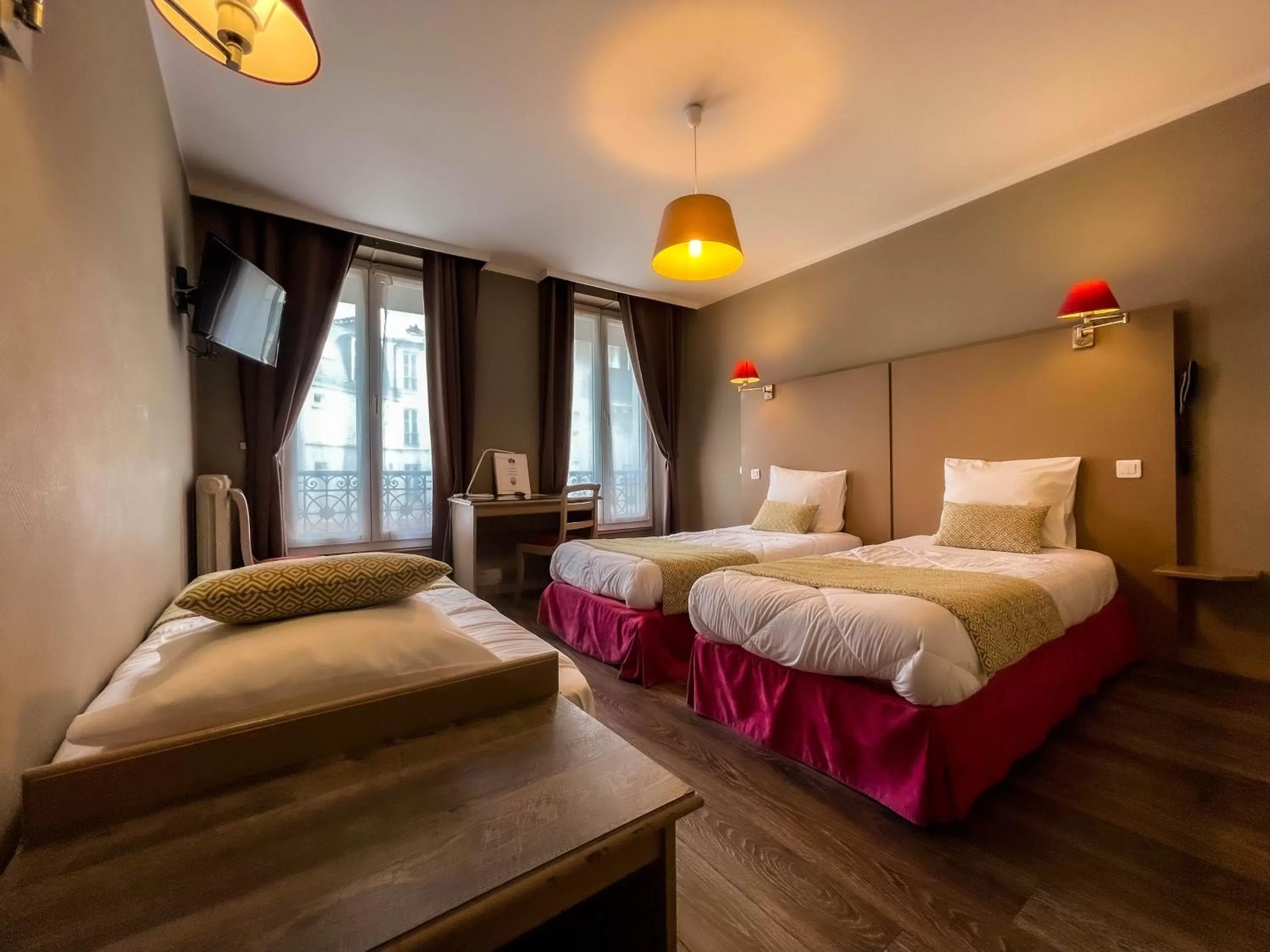 Basic Triple Room in Splendid Hôtel