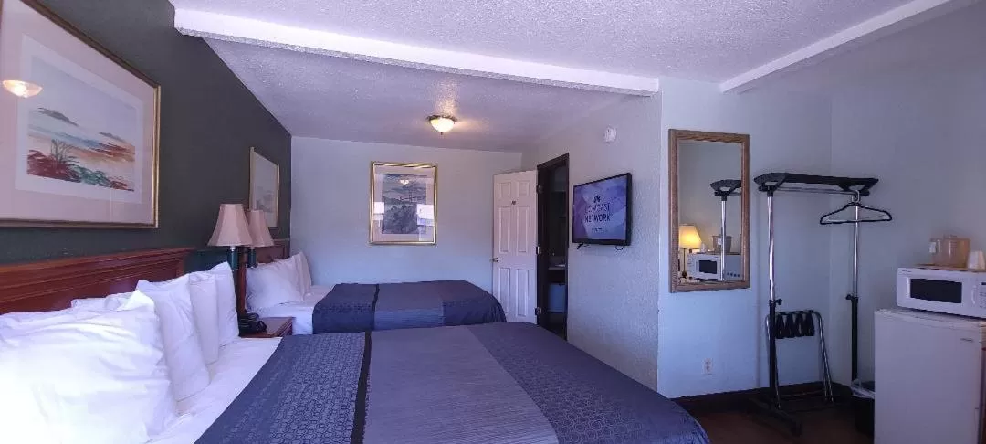 Double Room with Two Double Beds - Non-Smoking in Rodeway Inn Chico University Area