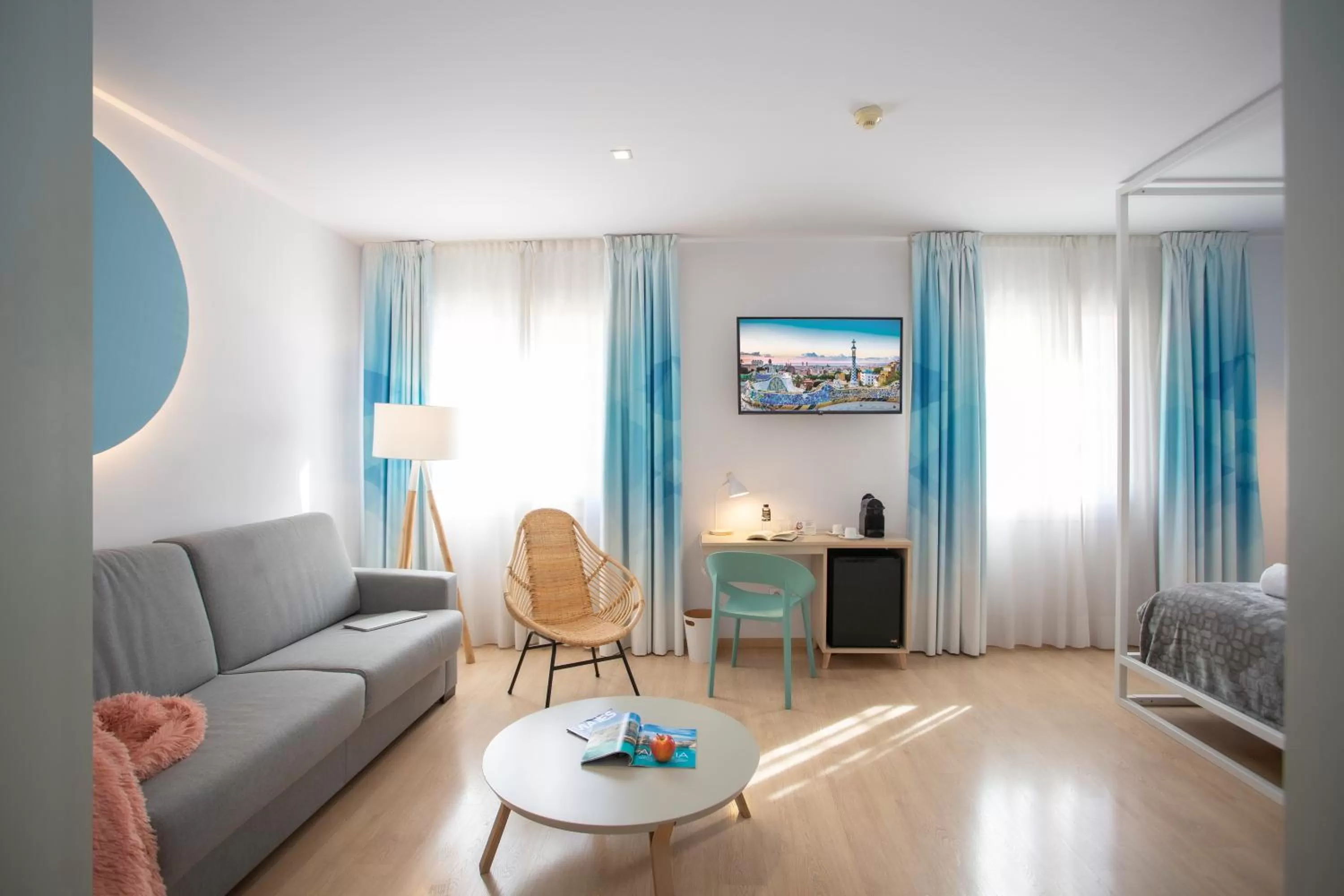 Deluxe Triple Room in Casual Colours Barcelona