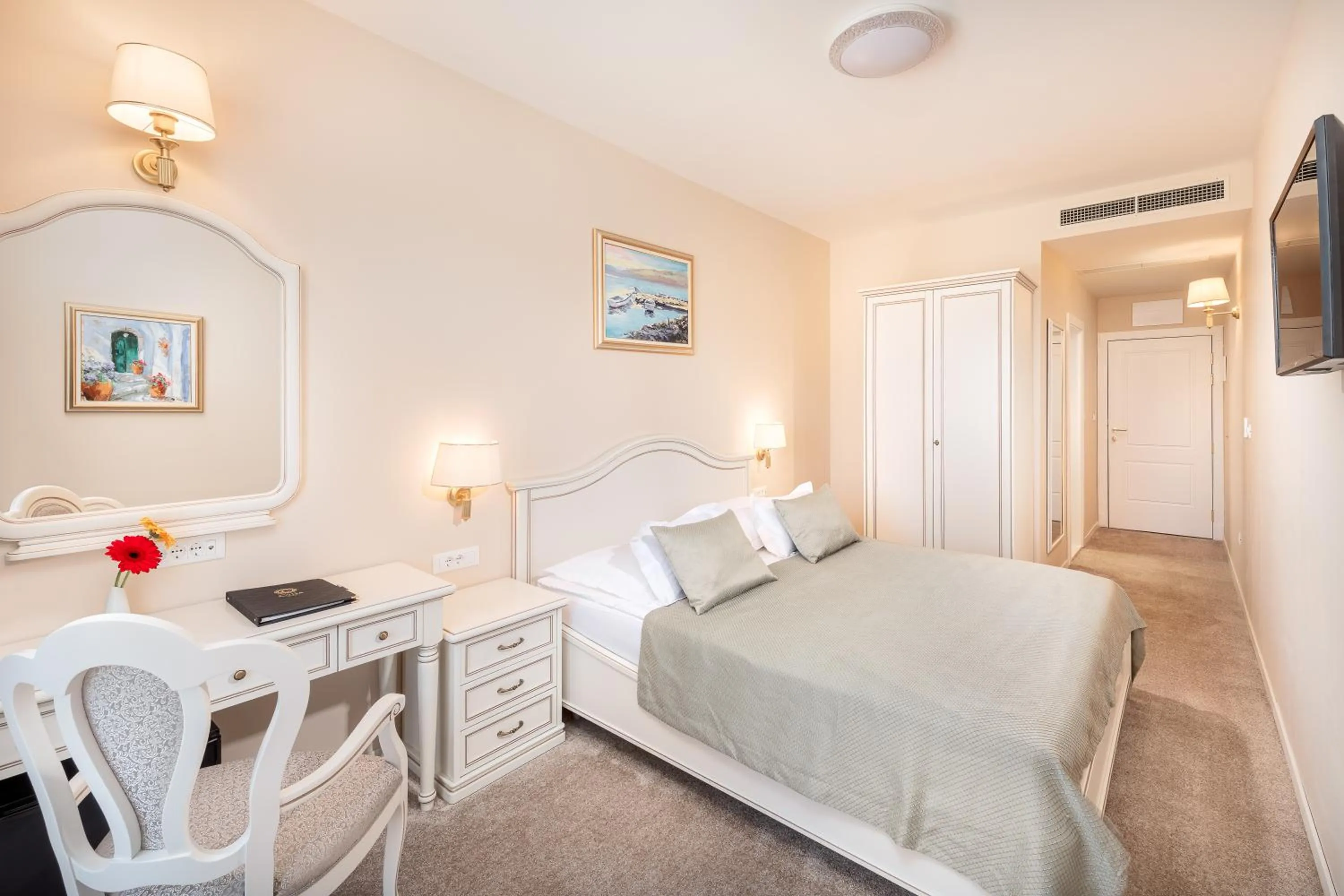 Single Room - Free Parking in Hotel Cvita