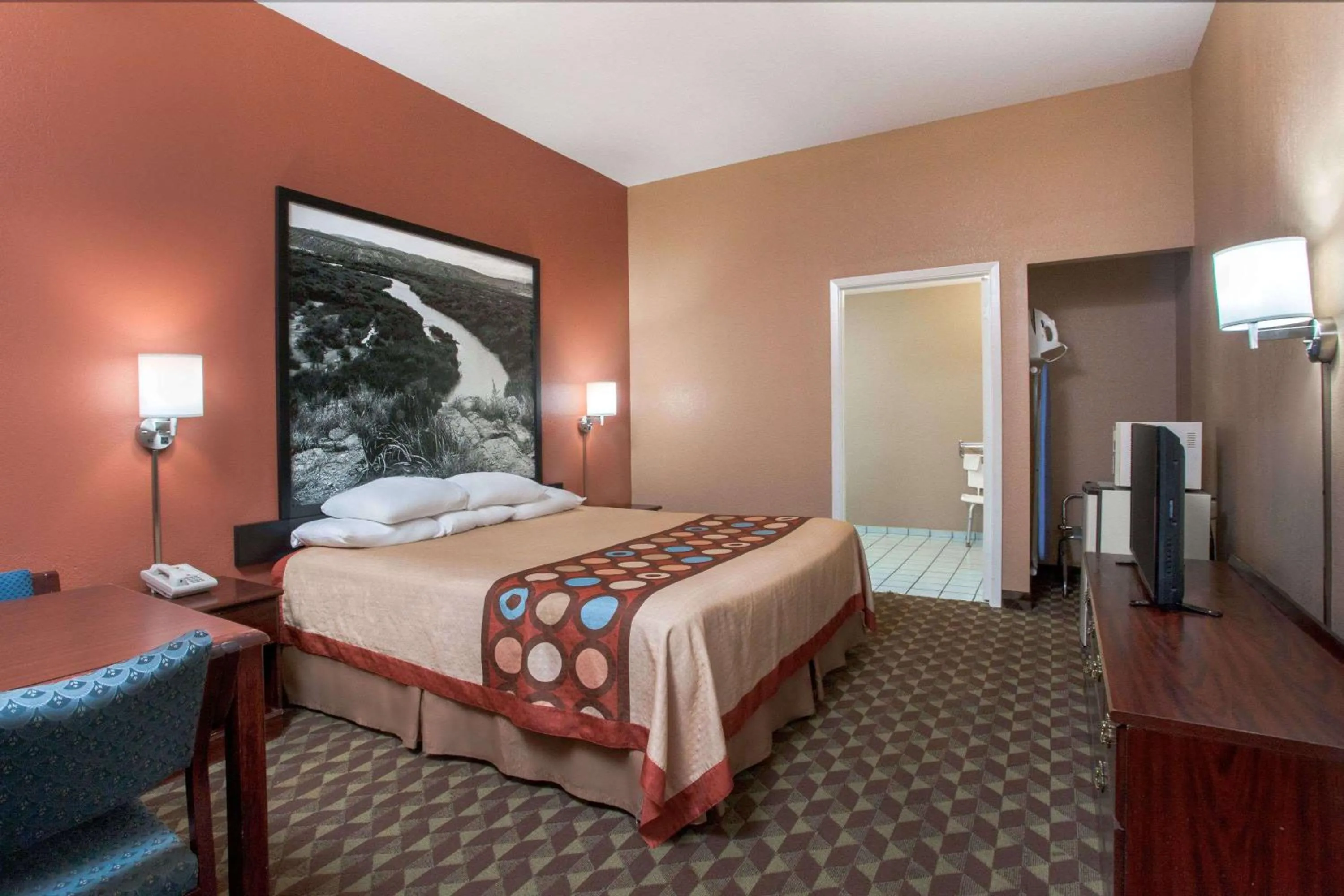 King Room with Bath Tub - Mobility/Hearing Accessible - Smoking in Super 8 by Wyndham Bastrop TX