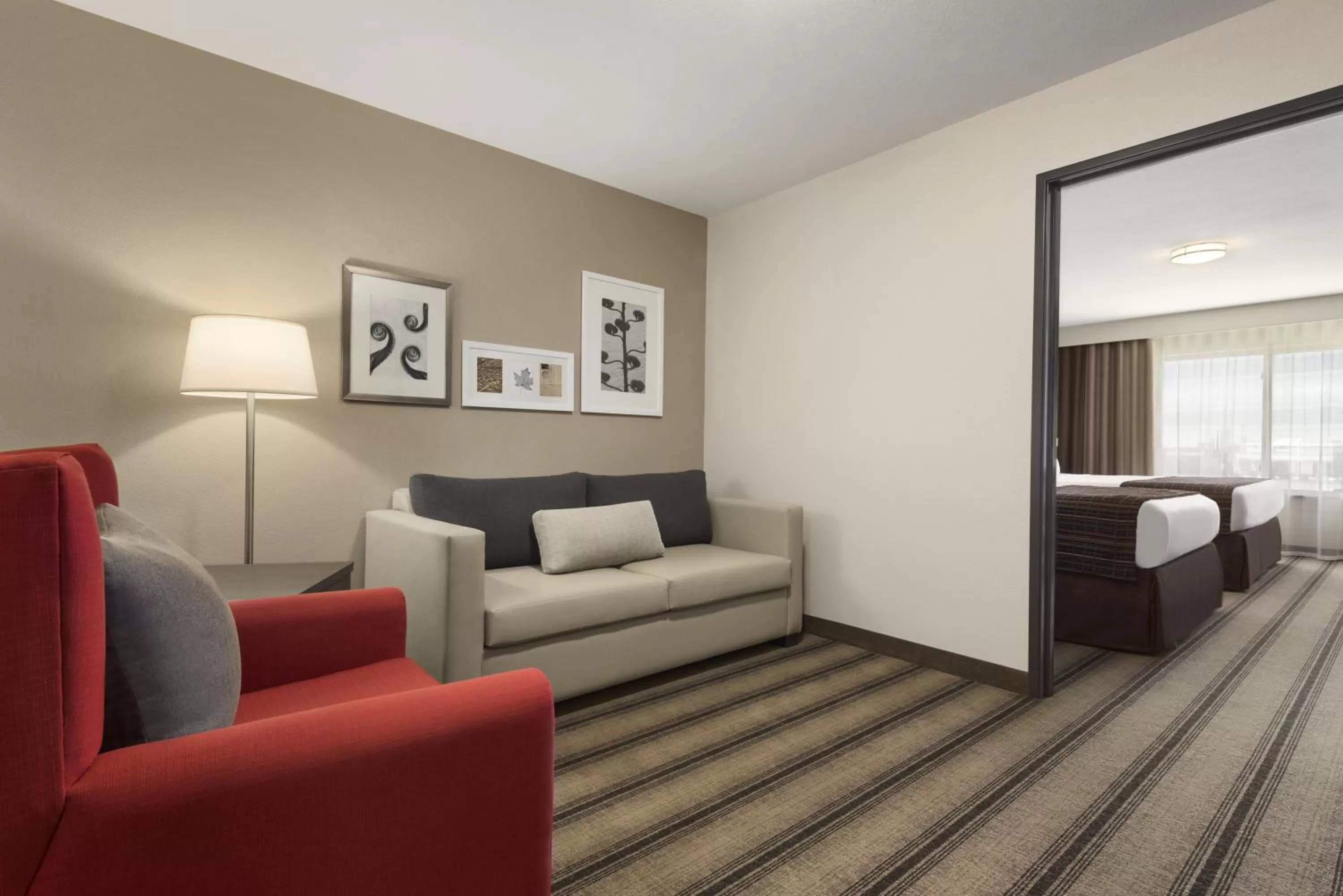 One-Bedroom King Suite with Sofa Bed in Country Inn & Suites by Radisson, Springfield Southeast