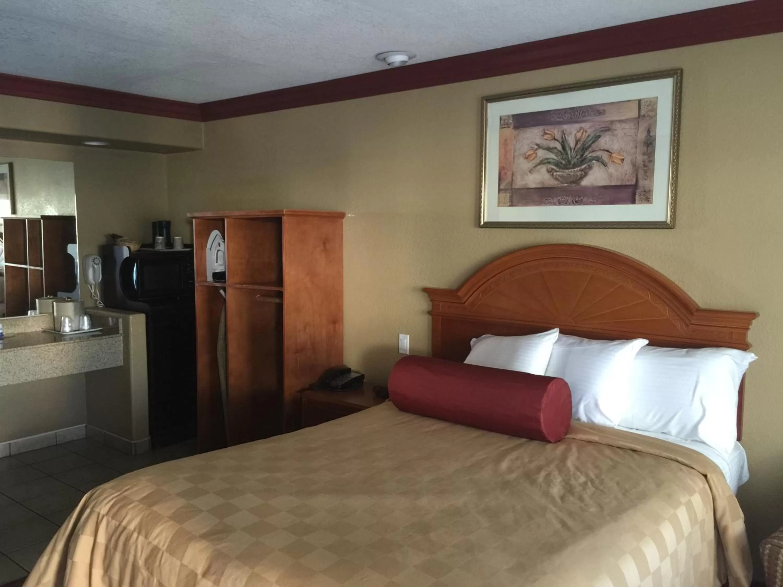 Standard Queen Room in Thunderbird Lodge