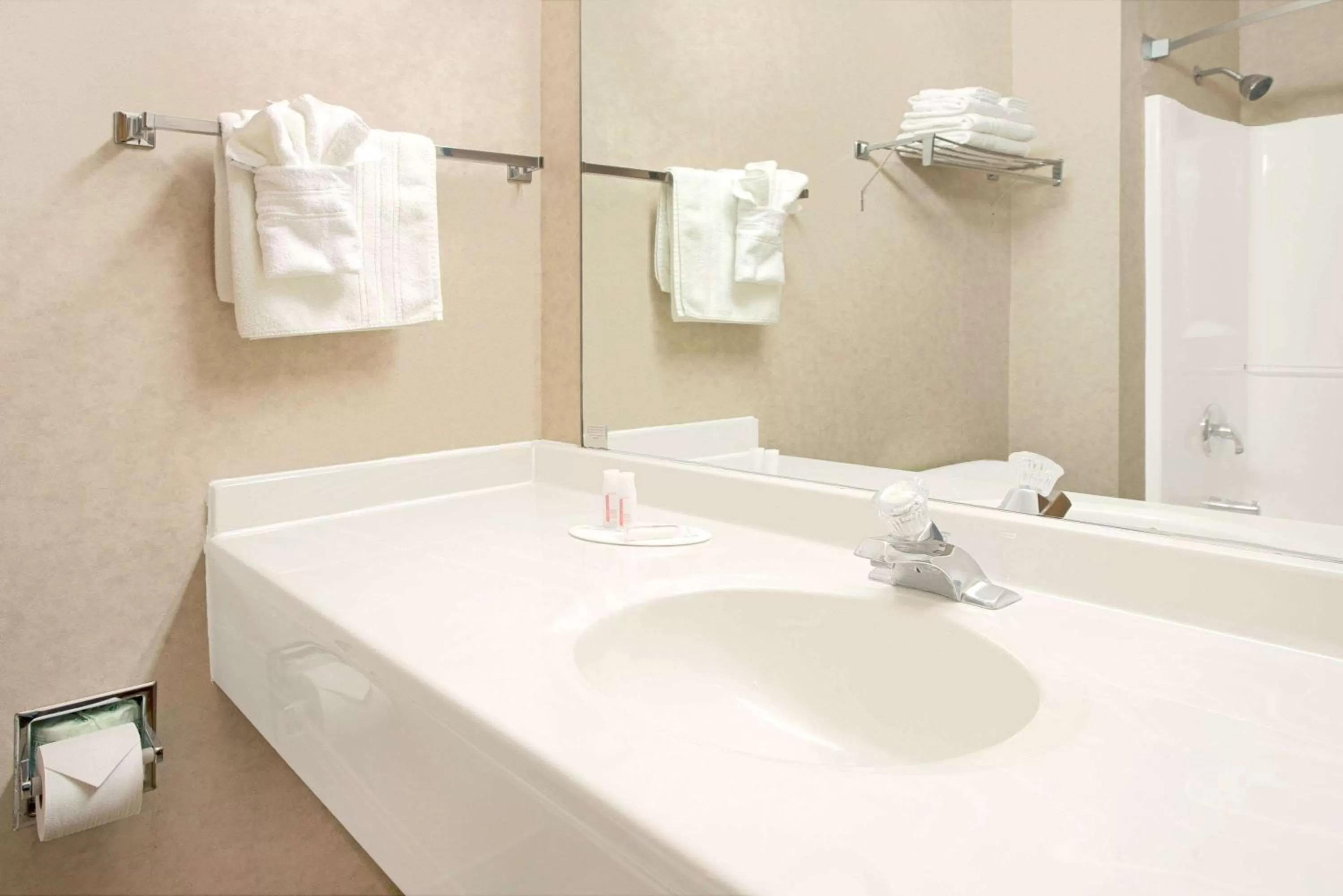 Deluxe King Suite - Non-Smoking in Super 8 by Wyndham Bonne Terre