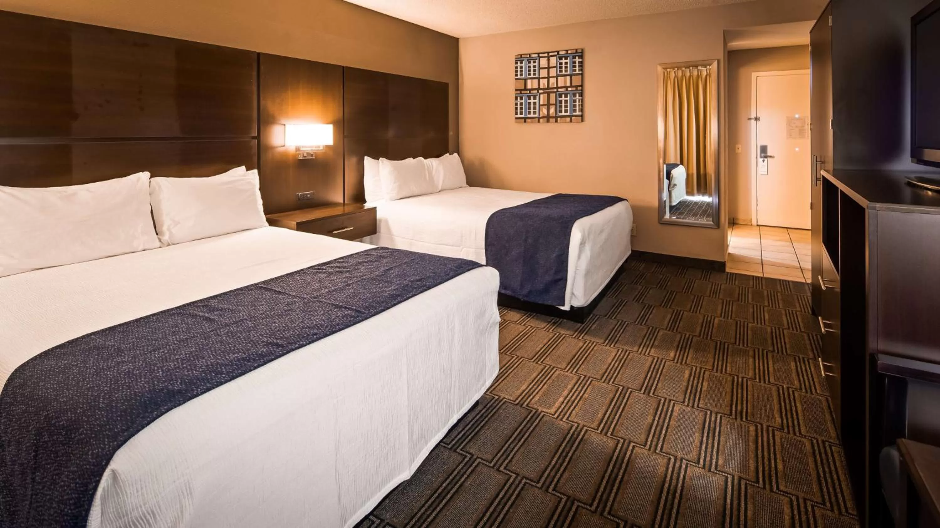 Queen Room with Two Queen Beds and Bath Tub - Pet Friendly/Mobility Access/Non-Smoking in Best Western Andersens Inn