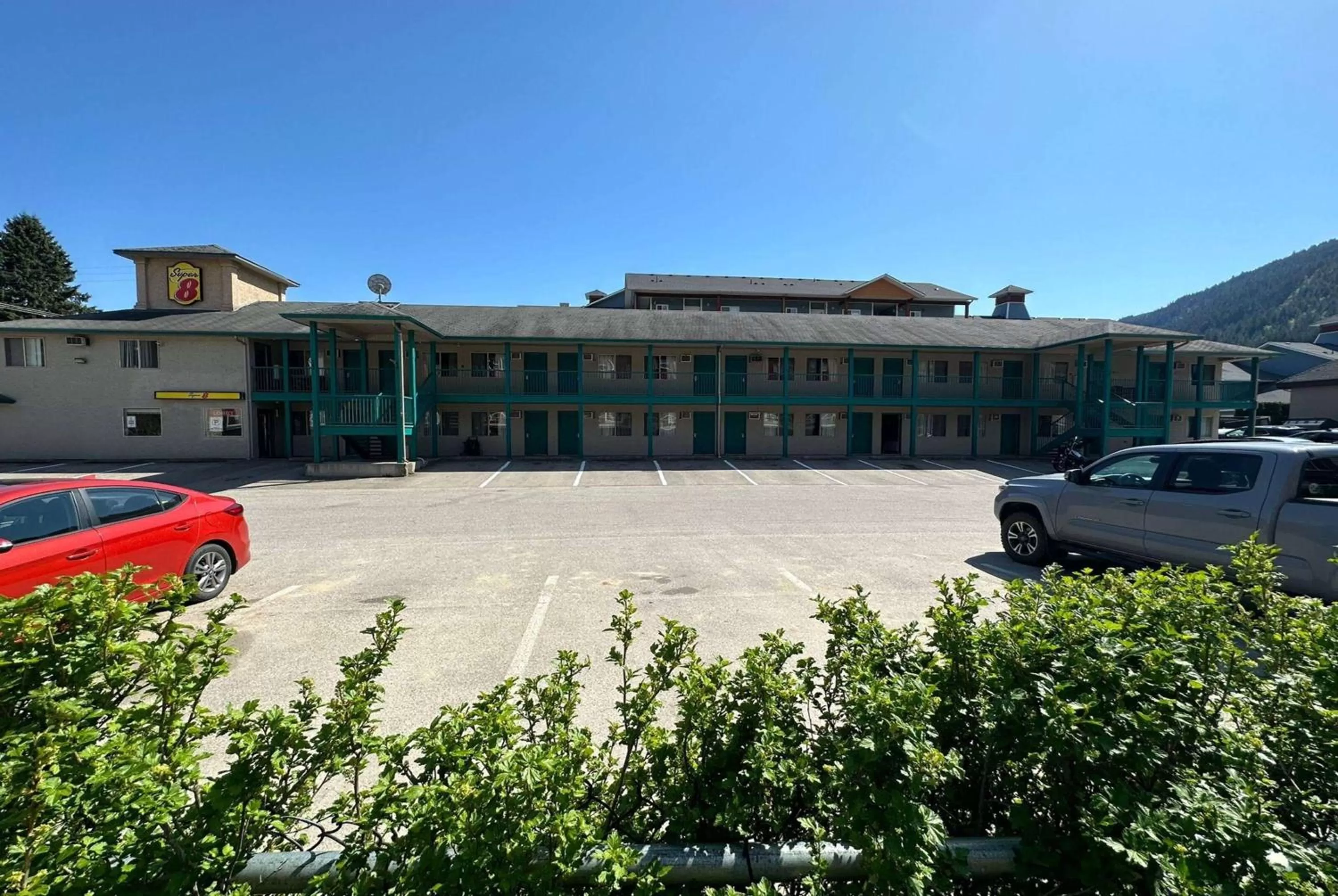 Property building in Super 8 by Wyndham Sicamous