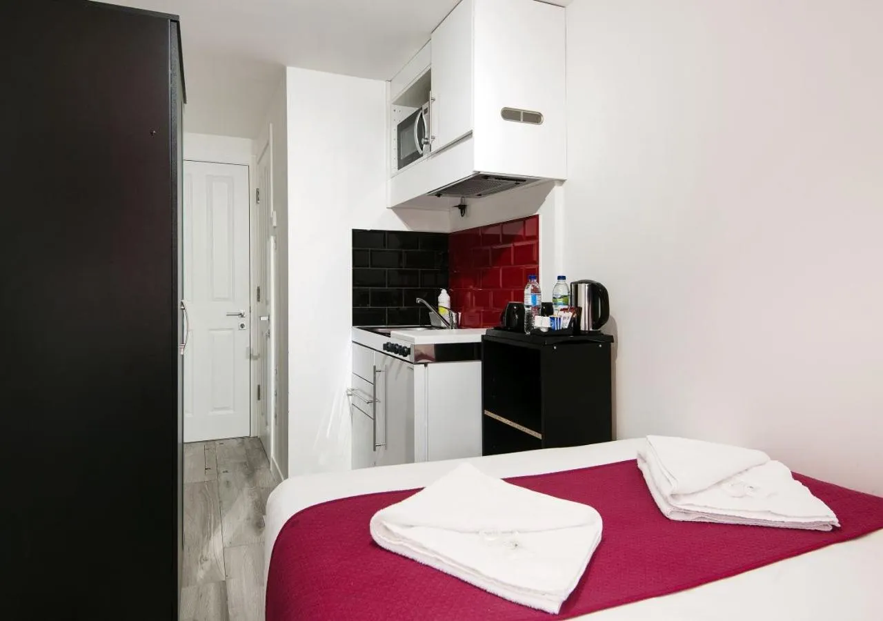 Bedroom, Bed in Wembley Park Hotel