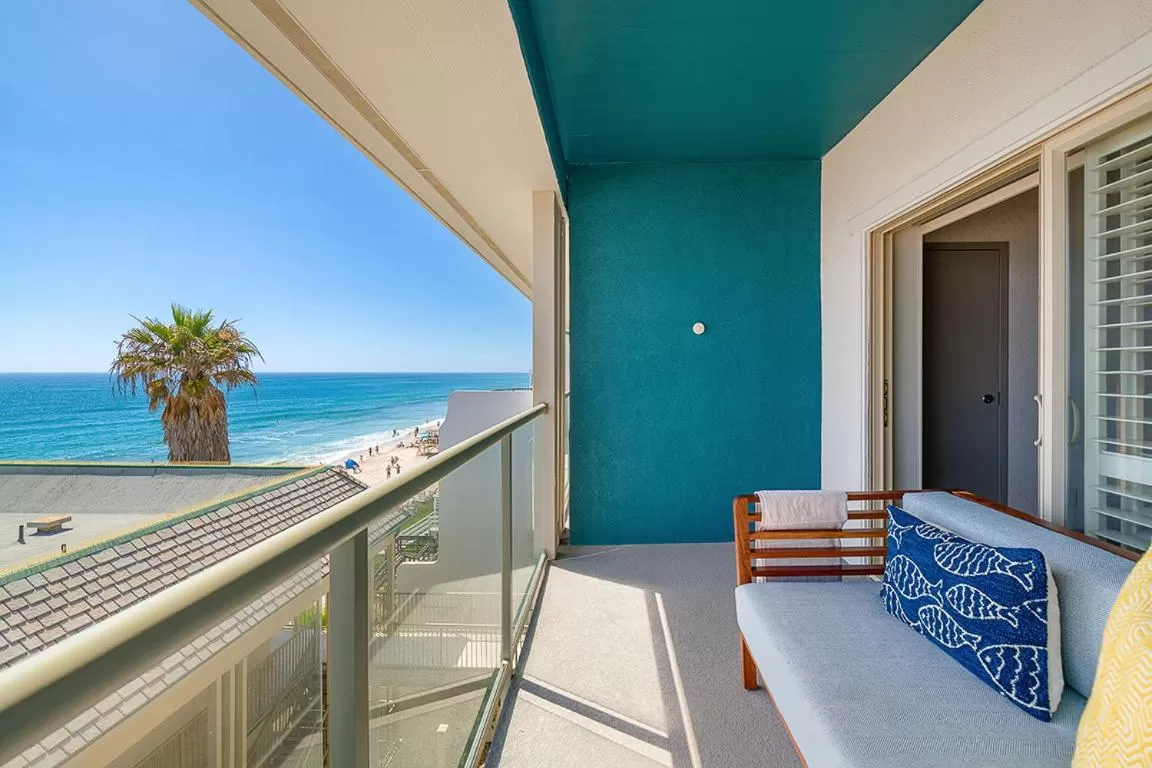 Standard King Room with Partial Sea View - single occupancy in Beach Terrace