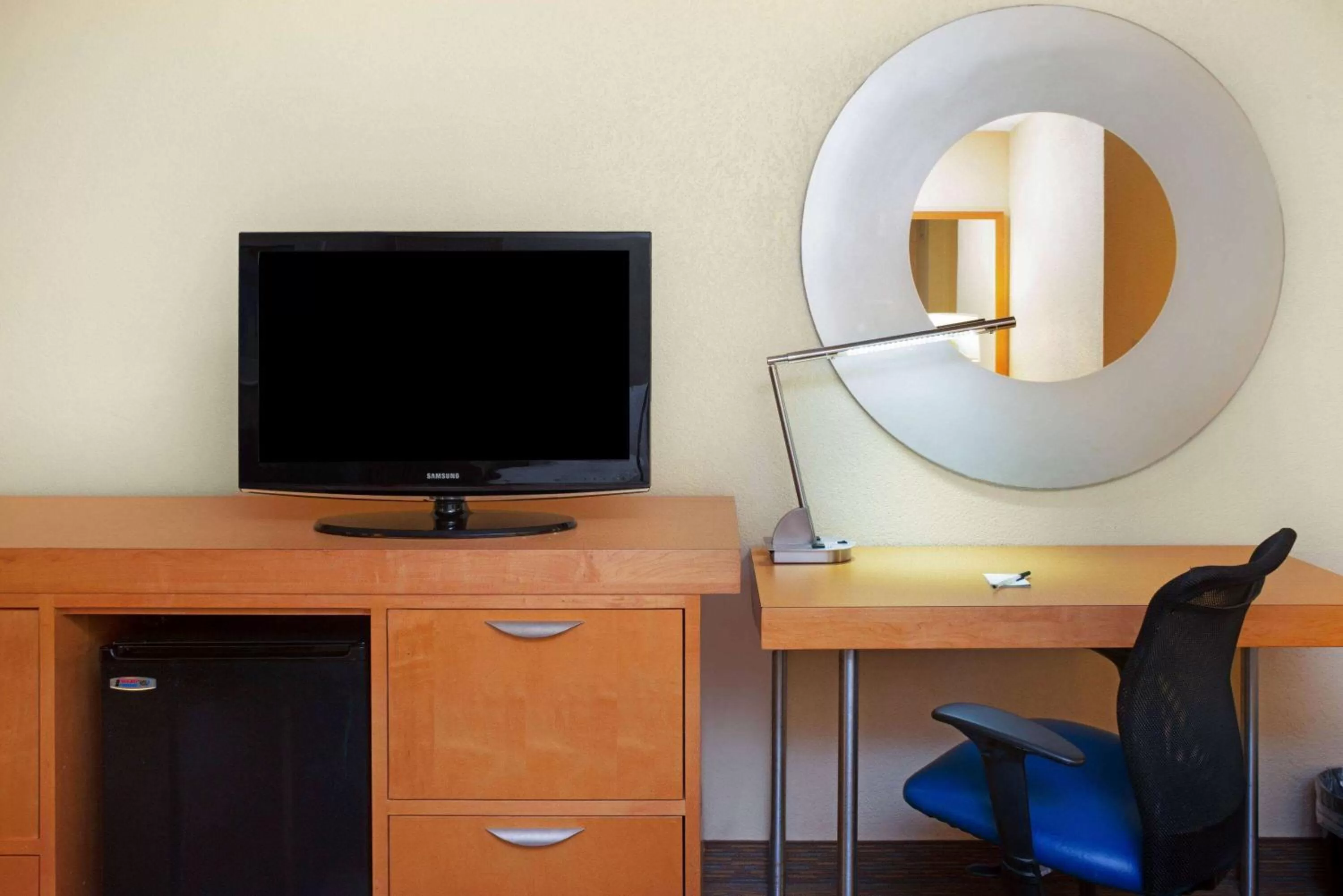 Photo of the whole room in La Quinta by Wyndham Fort Lauderdale Pompano Beach