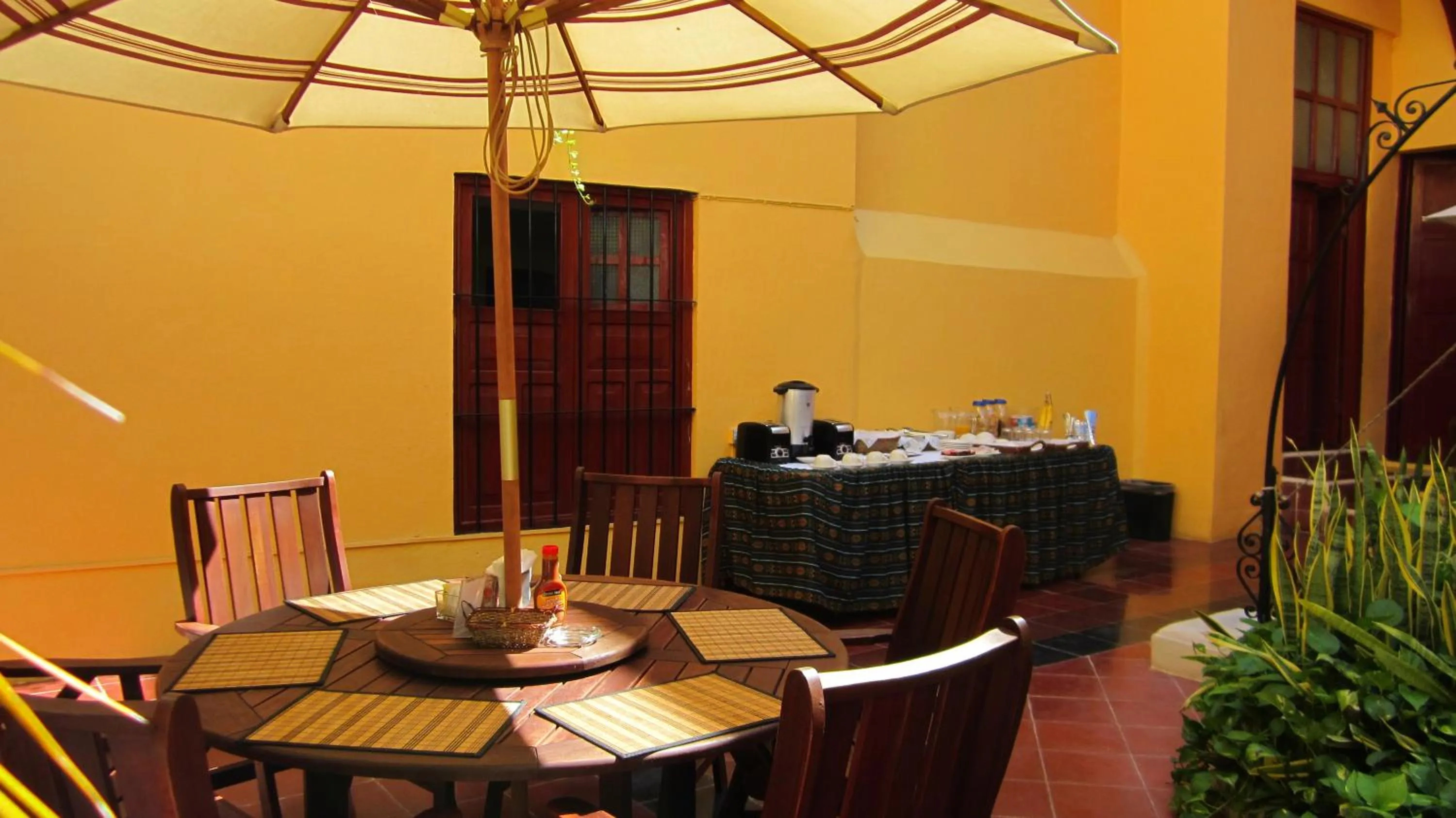 Restaurant/places to eat in Castelmar Hotel