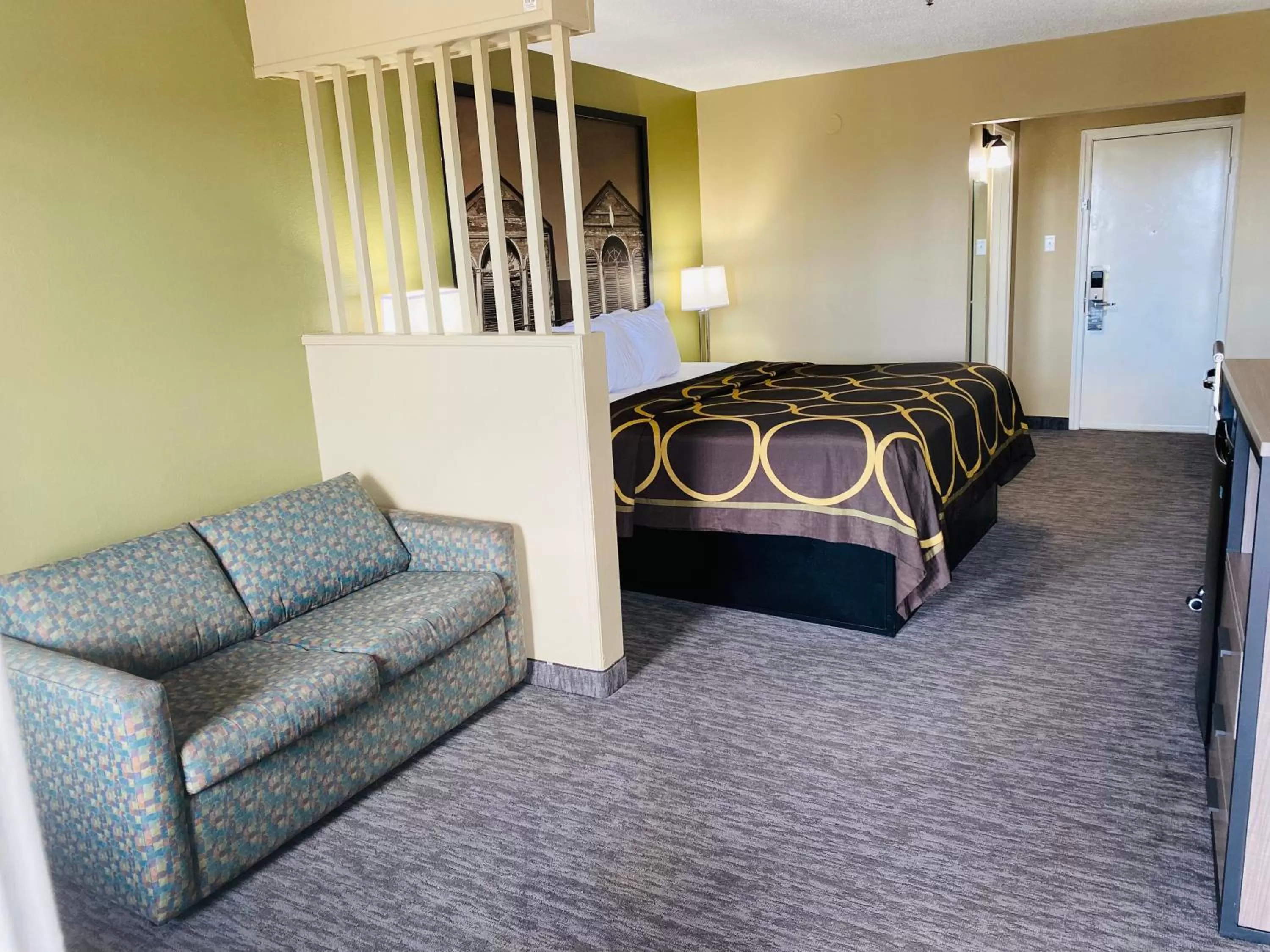 Deluxe King Room - Non-Smoking in Super 8 by Wyndham New Iberia