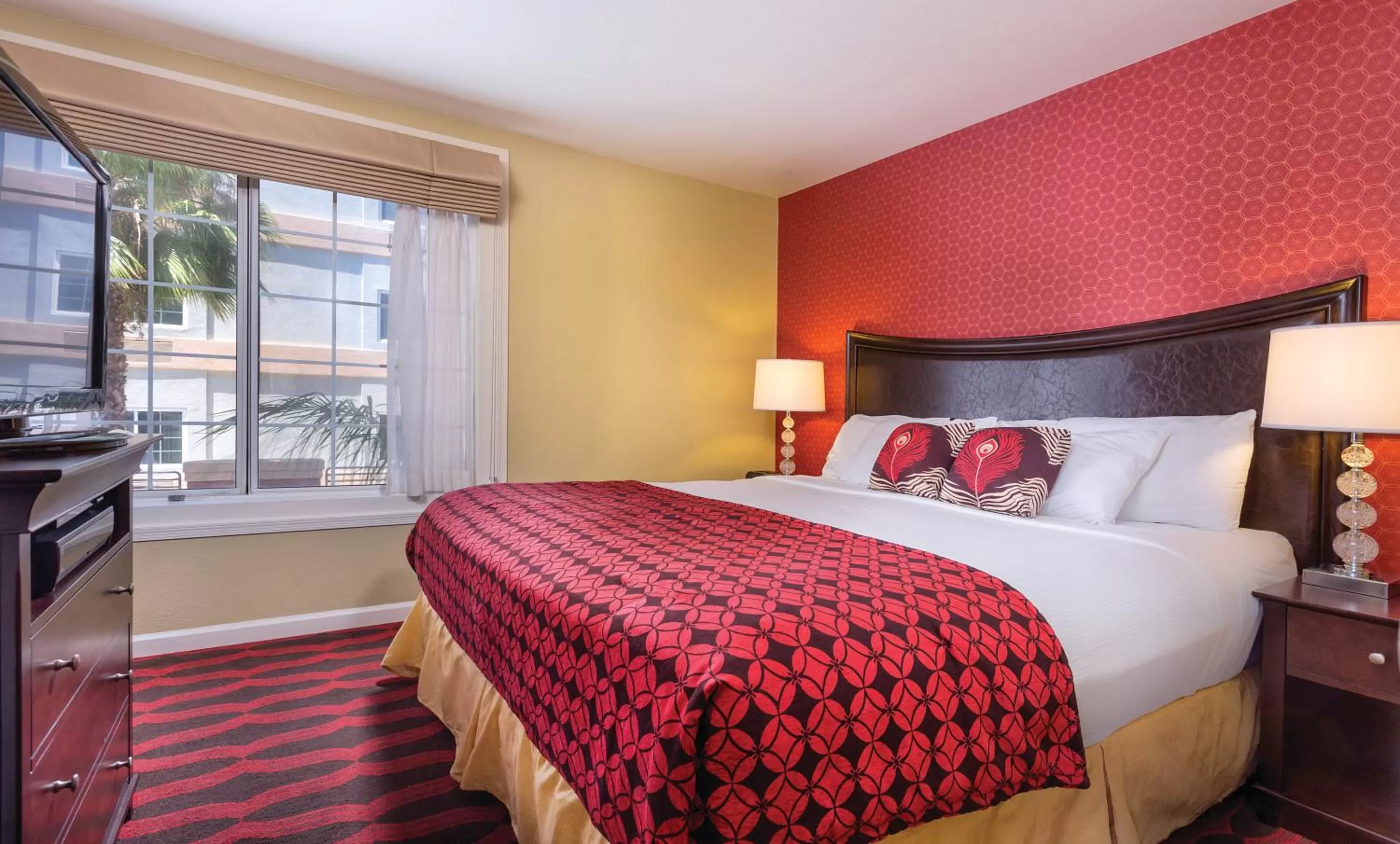 King Suite with Sofa Bed in Peacock Suites