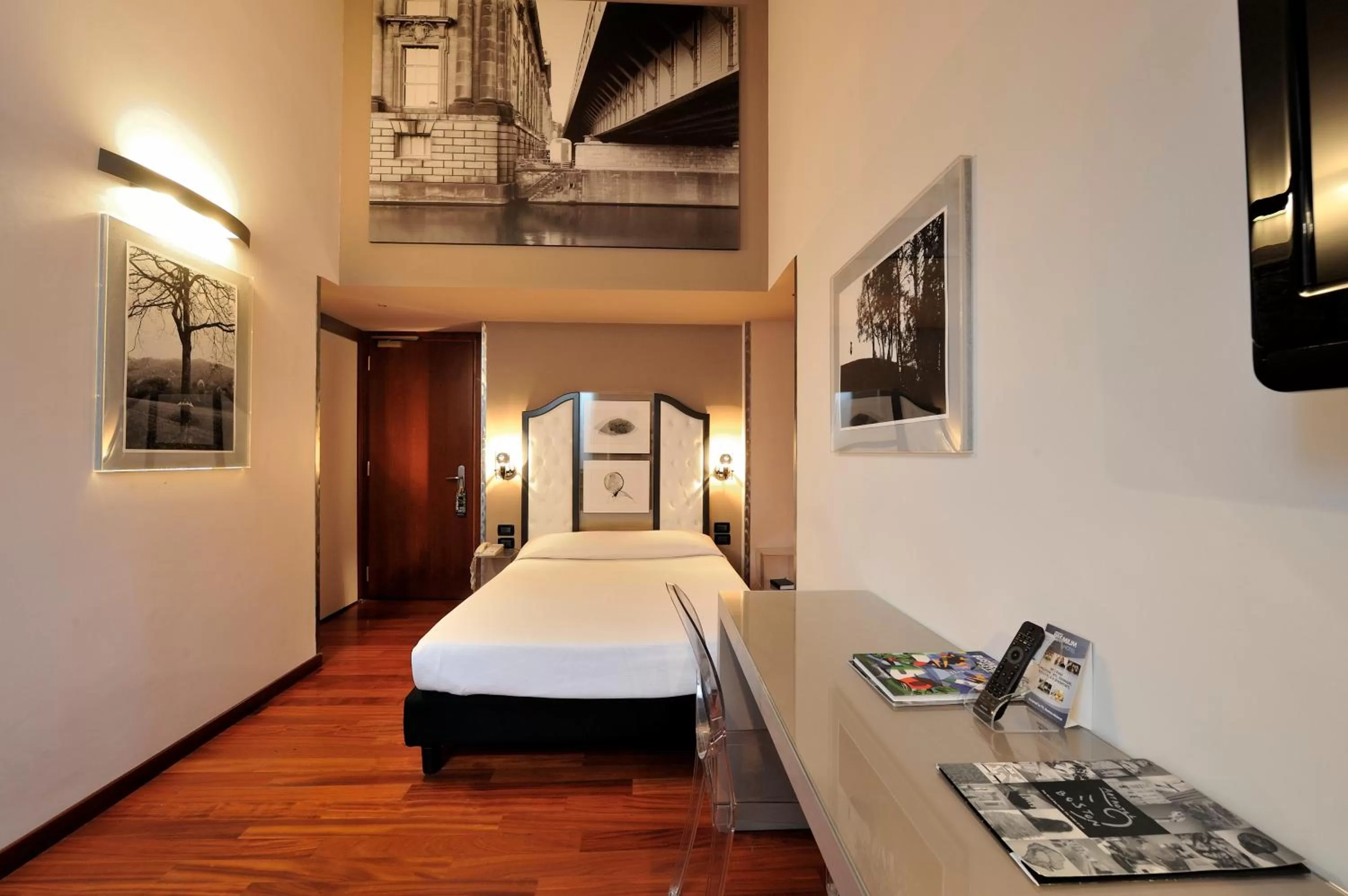 Deluxe Single Room in Art Hotel Boston