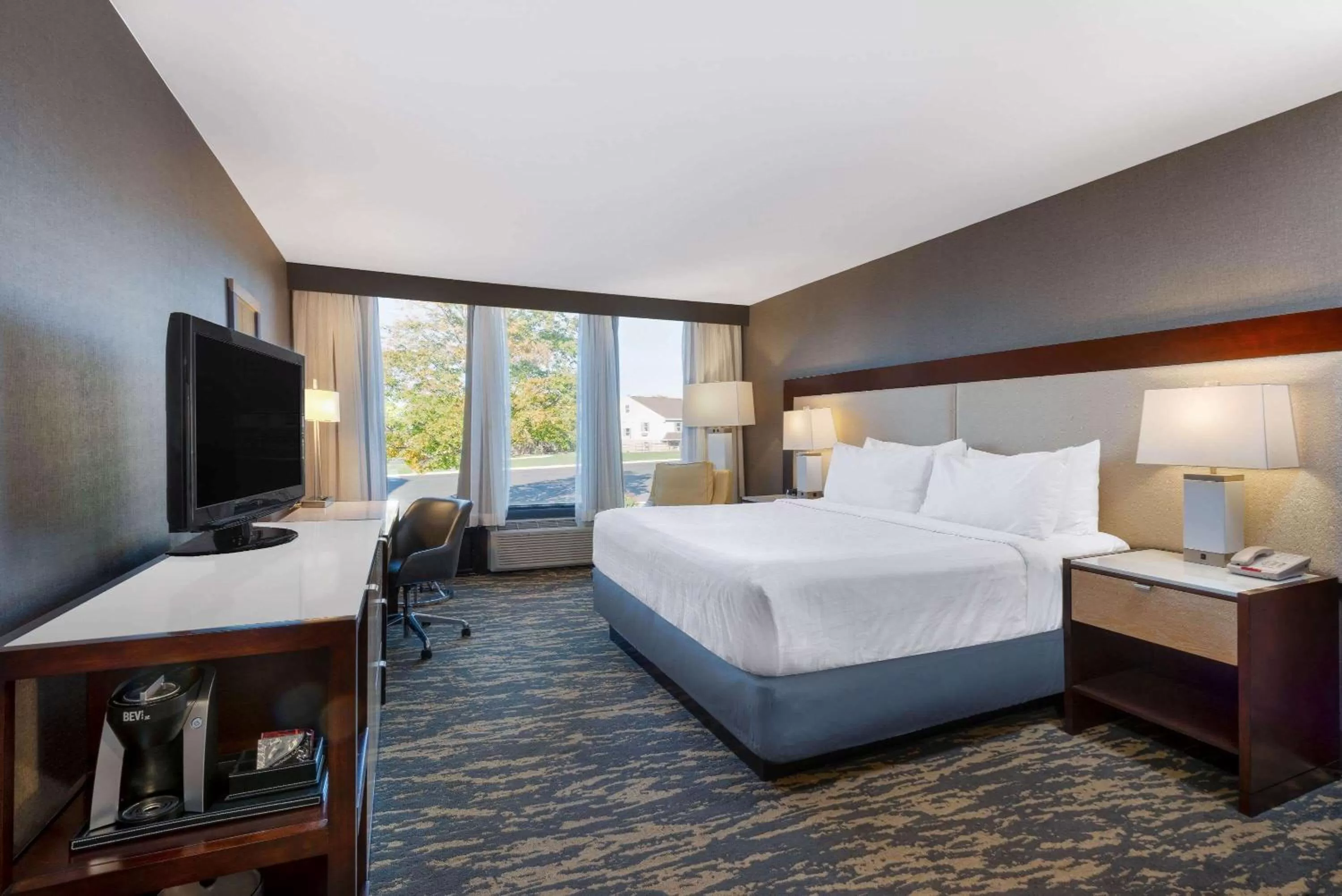 King Room - Non-Smoking in Wyndham Lancaster Resort and Convention Center