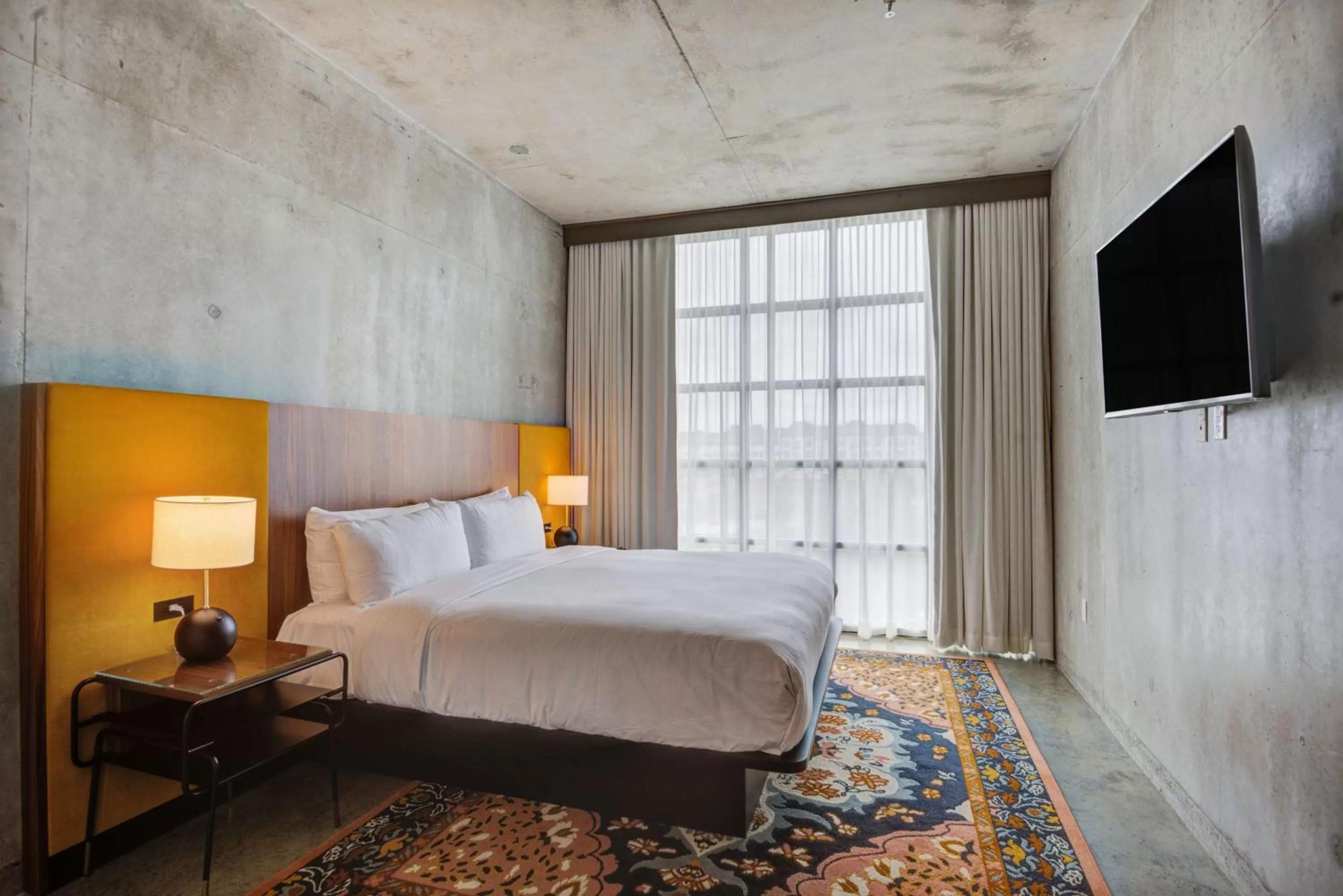 King Room with Roll-In Shower - Mobility Access in NYLO Dallas Plano Hotel, Tapestry Collection by Hilton