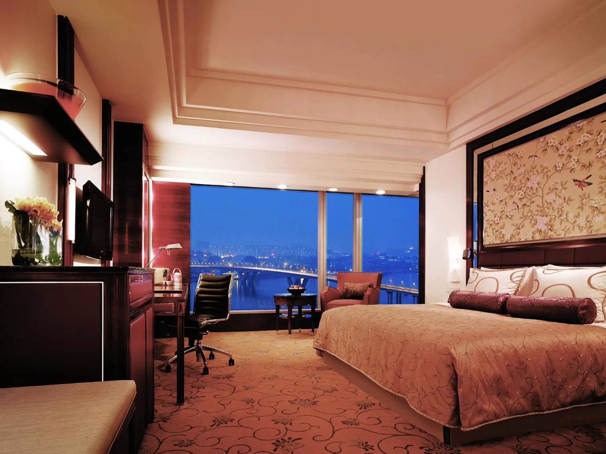 Deluxe King Room with Riverview in Shangri-La Guangzhou