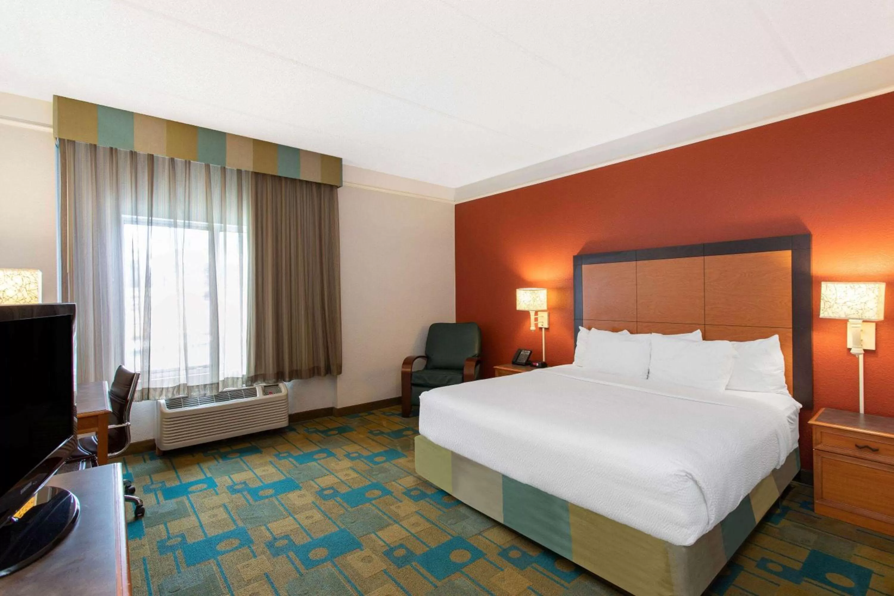 King Room - Mobility Access/Non-Smoking in La Quinta by Wyndham Jacksonville Butler Blvd