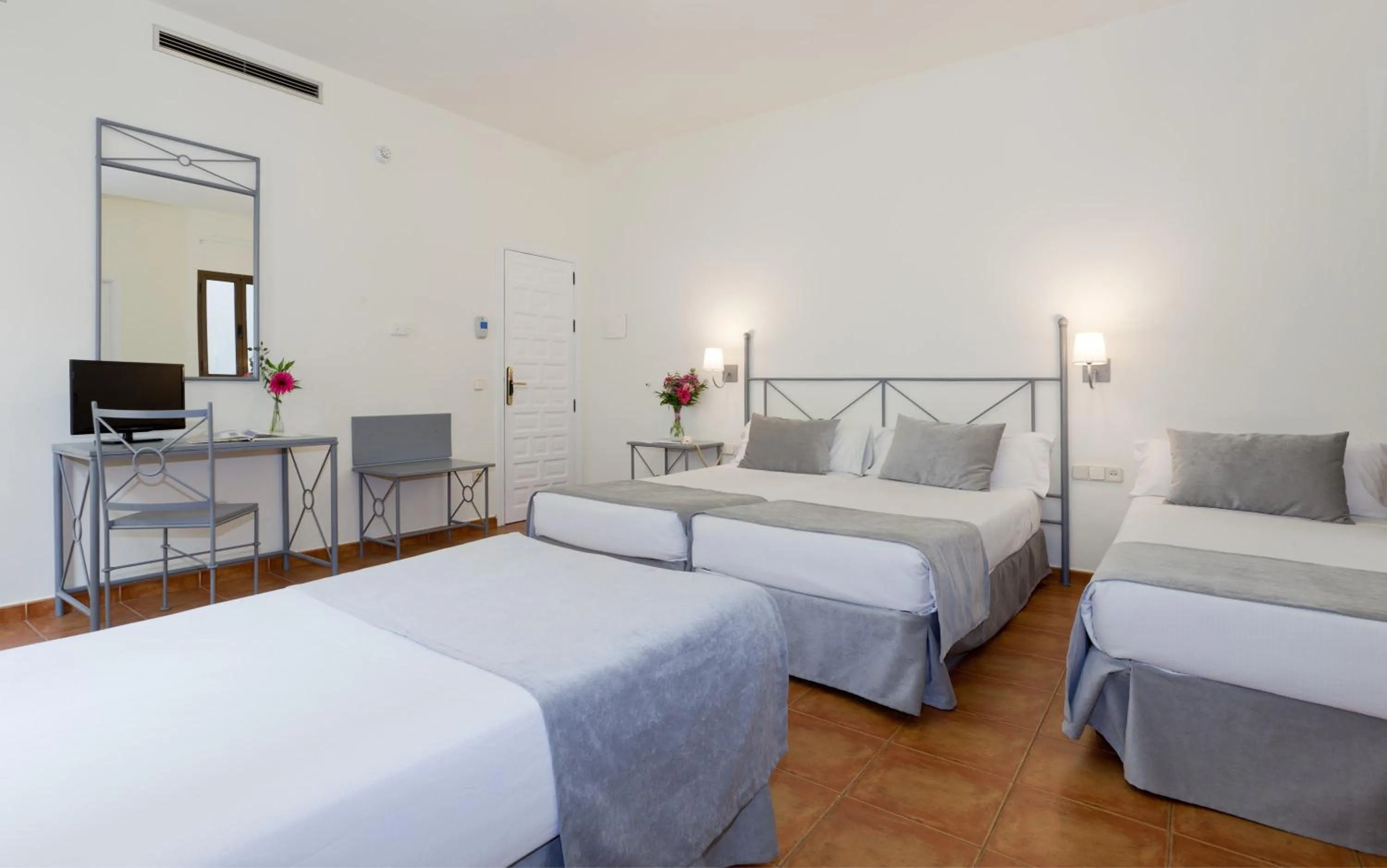 Quadruple Room in Sercotel Toledo Imperial