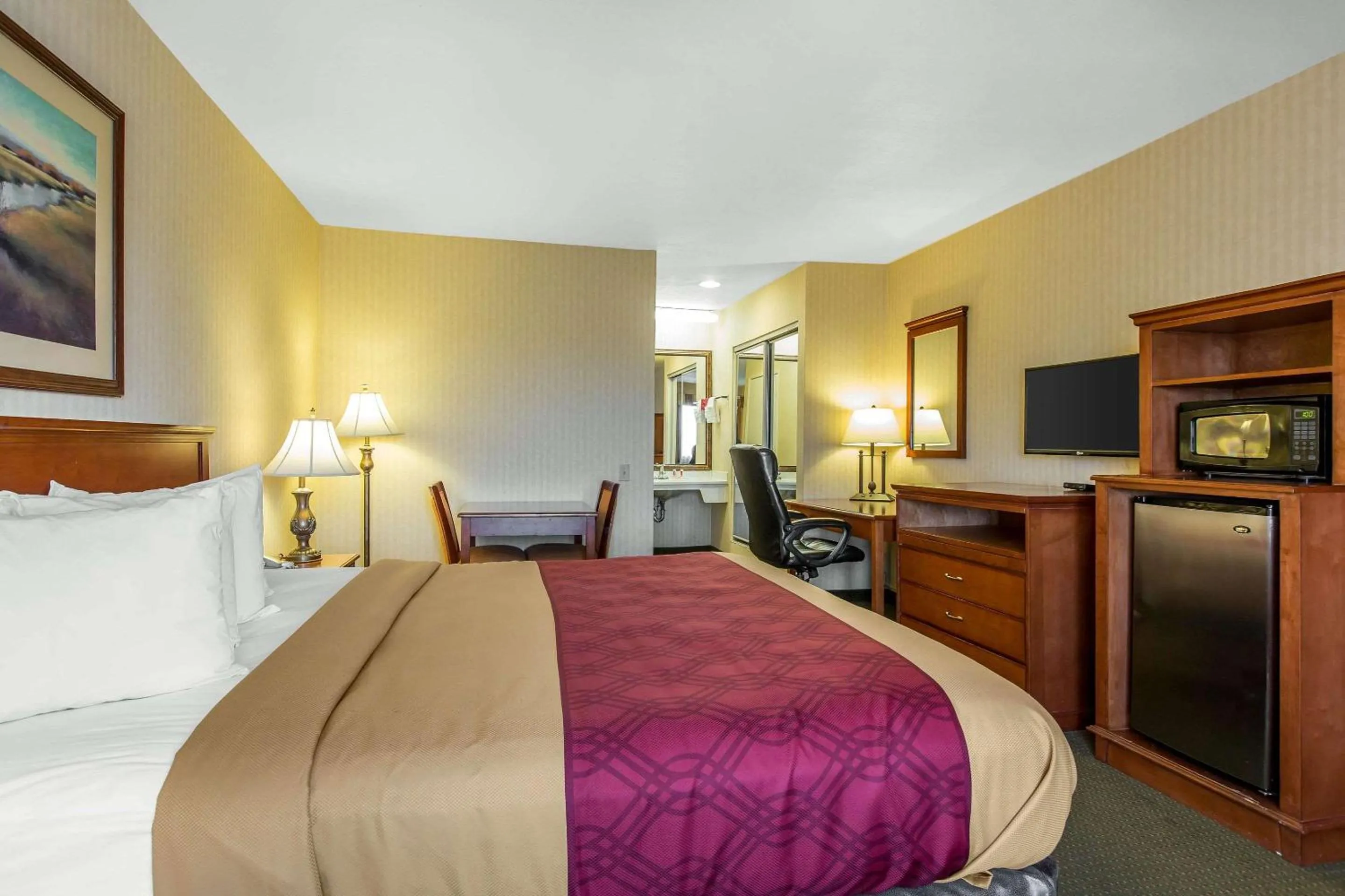 King Room - Non-Smoking in Econo Lodge Inn & Suites Riverside - Corona
