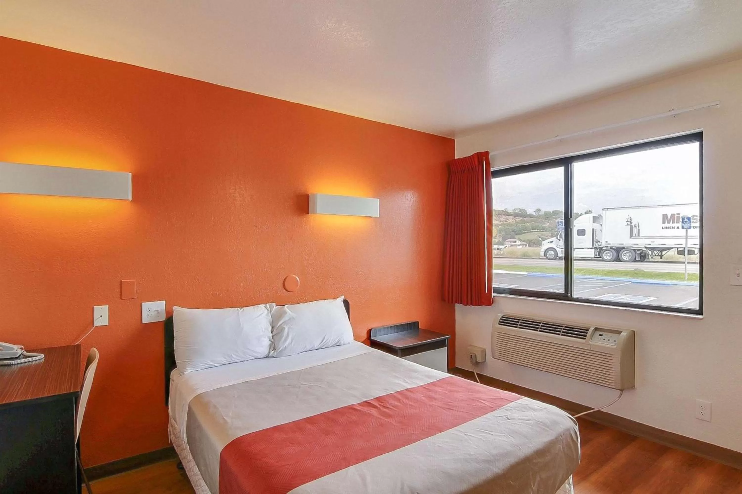 Double Room - Disability Access - Roll In Shower in Motel 6-Buellton, CA - Solvang Area