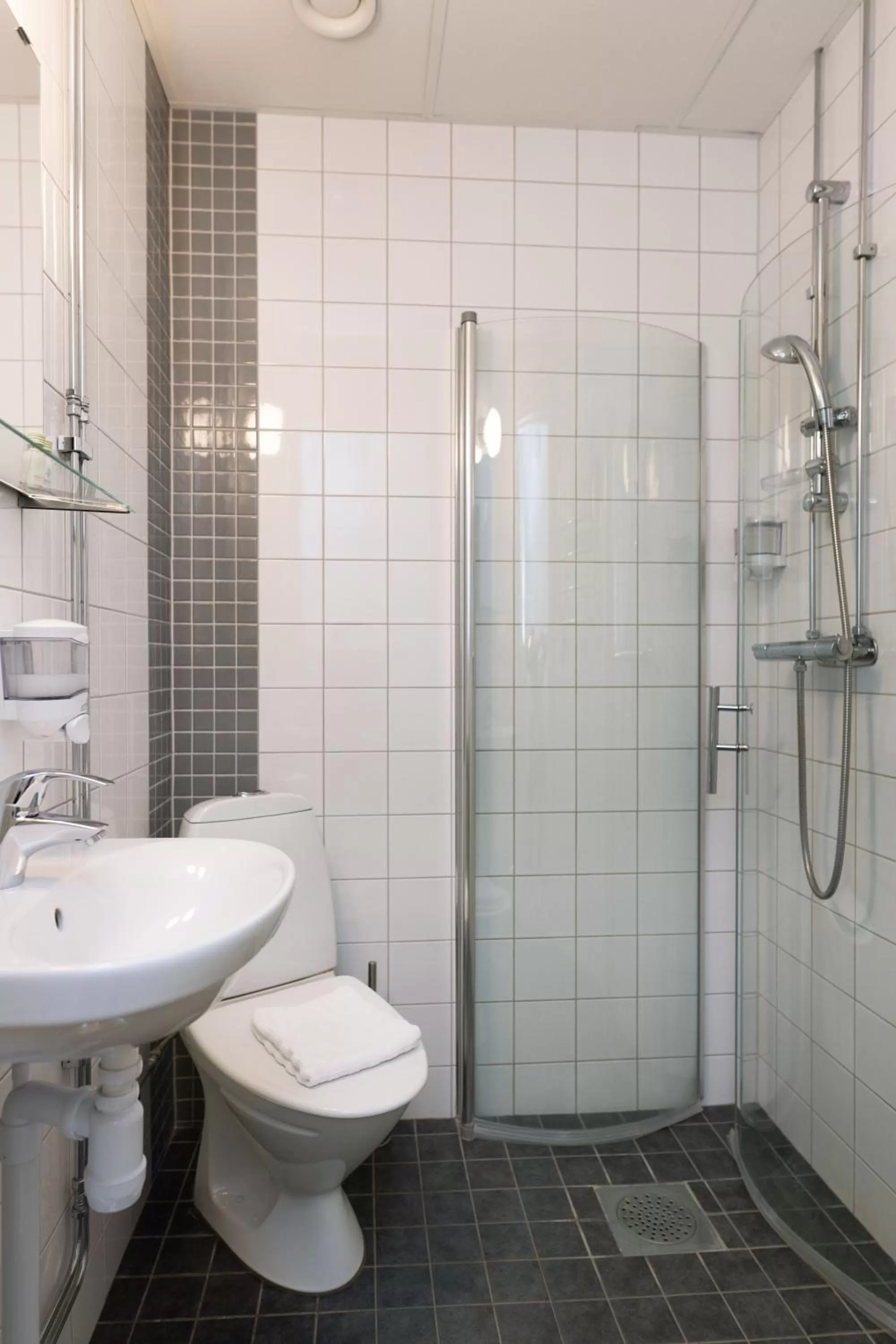 Double or Twin Room with Private Bathroom in Hotel Söder