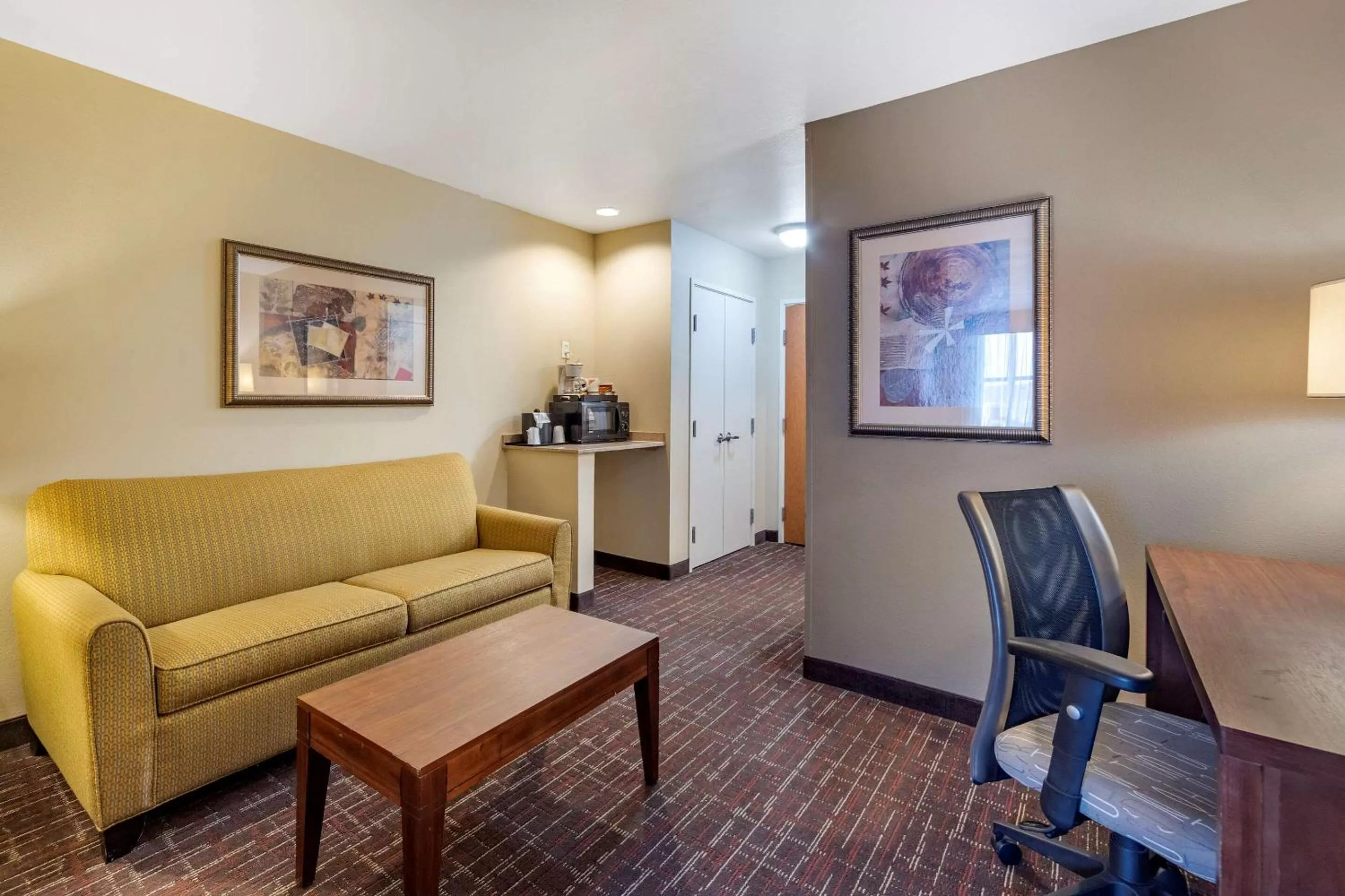 Queen Suite with Two Queen Beds - Non-Smoking in Spark by Hilton Shawnee