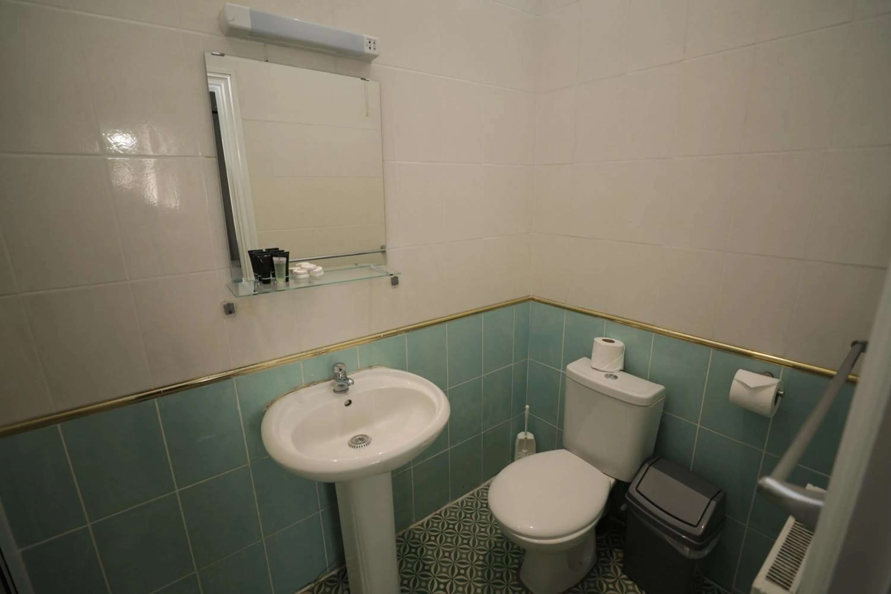 Comfort Double Room in Golders Park Hotel