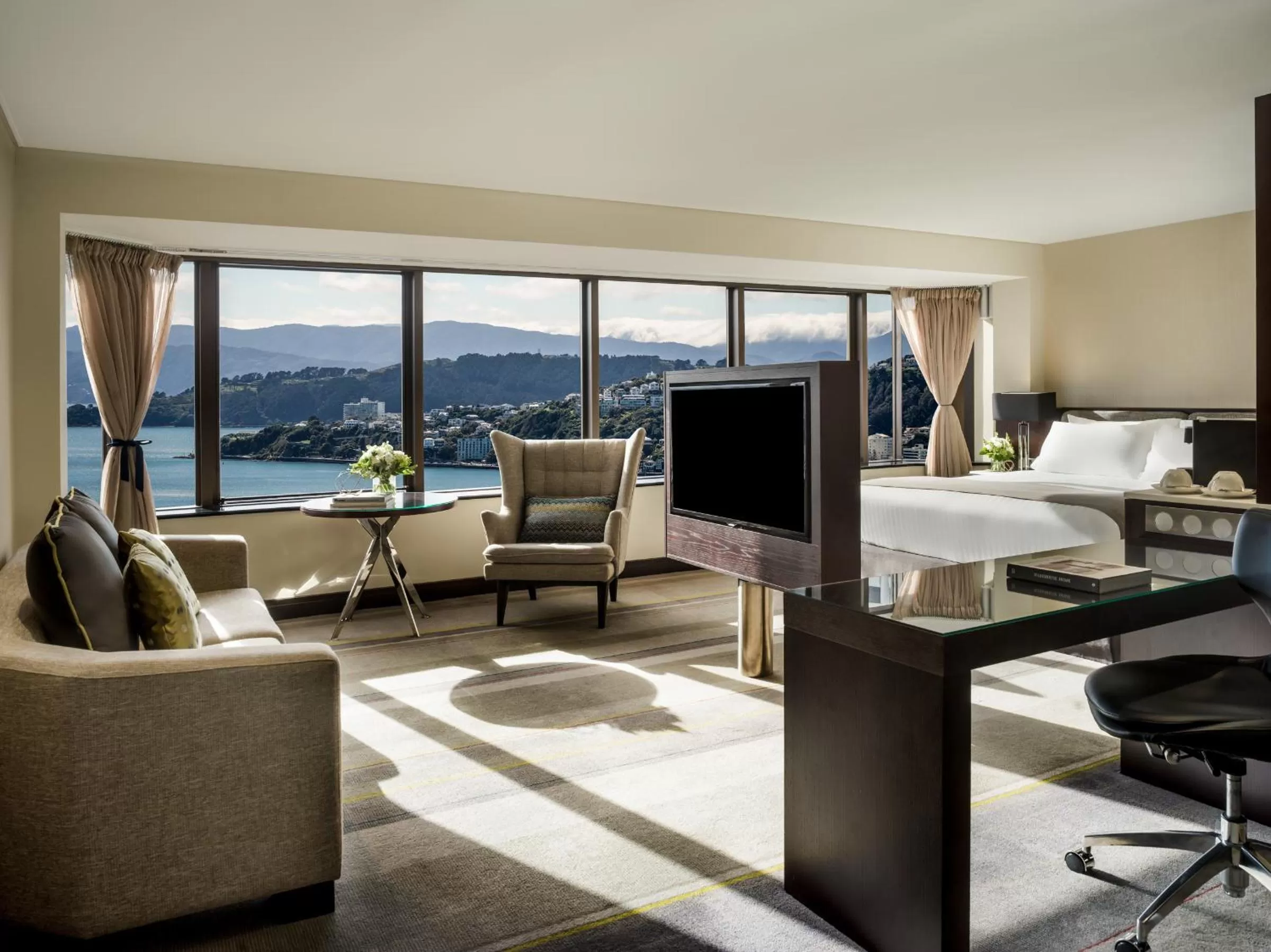 Junior King Suite with Harbor View in InterContinental Wellington by IHG
