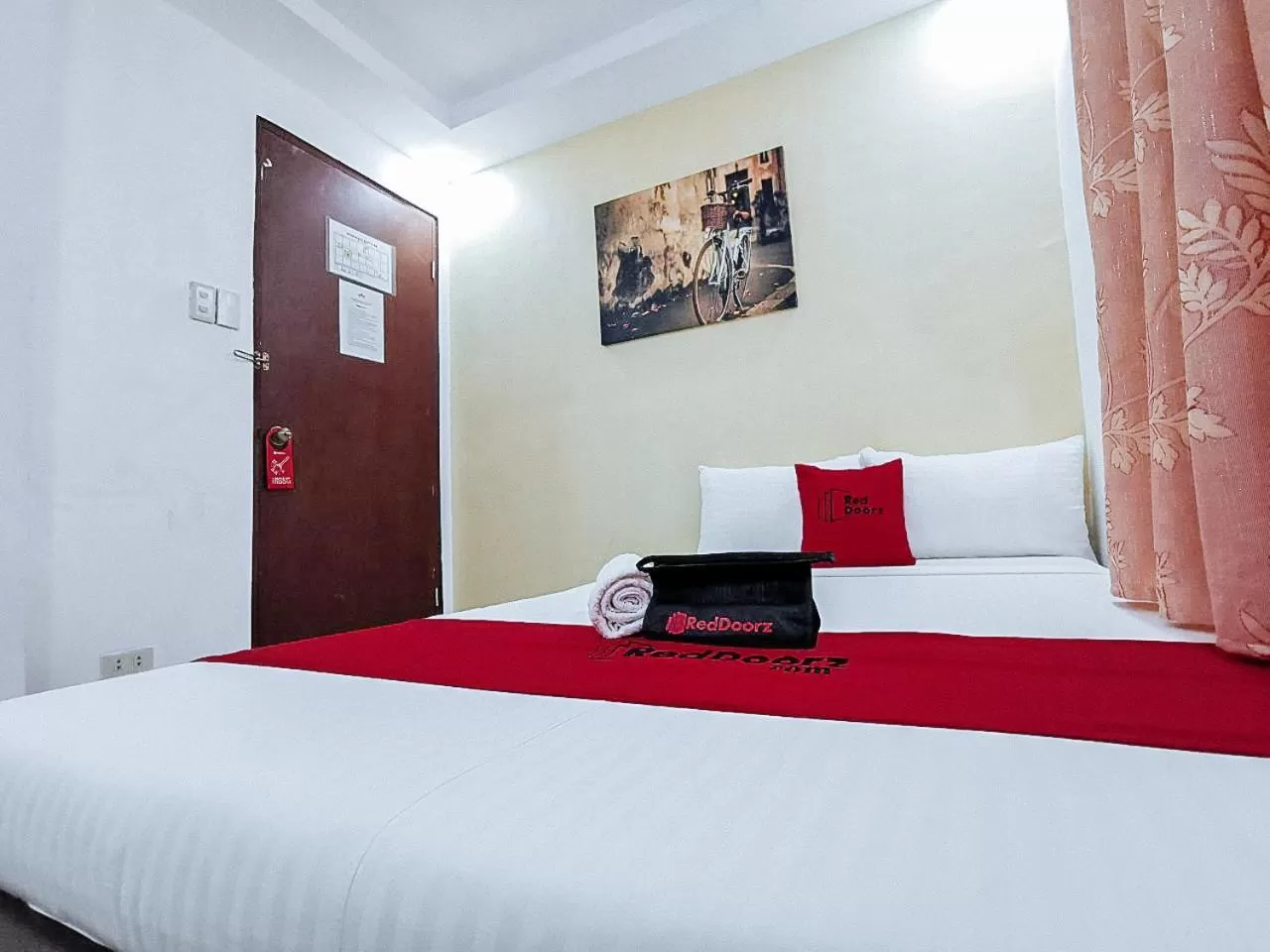 Superior King Room in RedDoorz near Notre Dame of Dadiangas University
