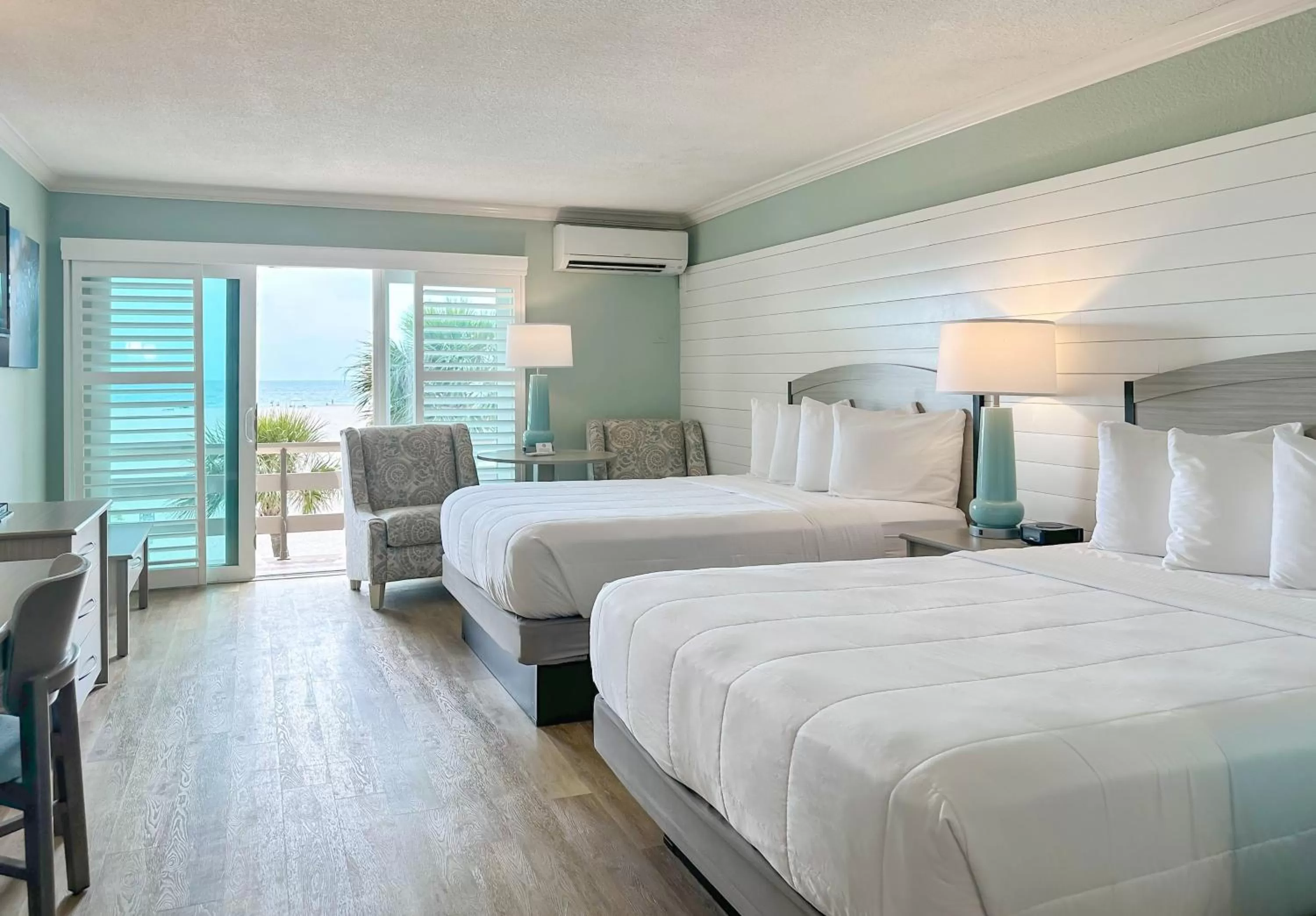 Standard Room With Two Queen Beds - Gulf Front in Thunderbird Beach Resort
